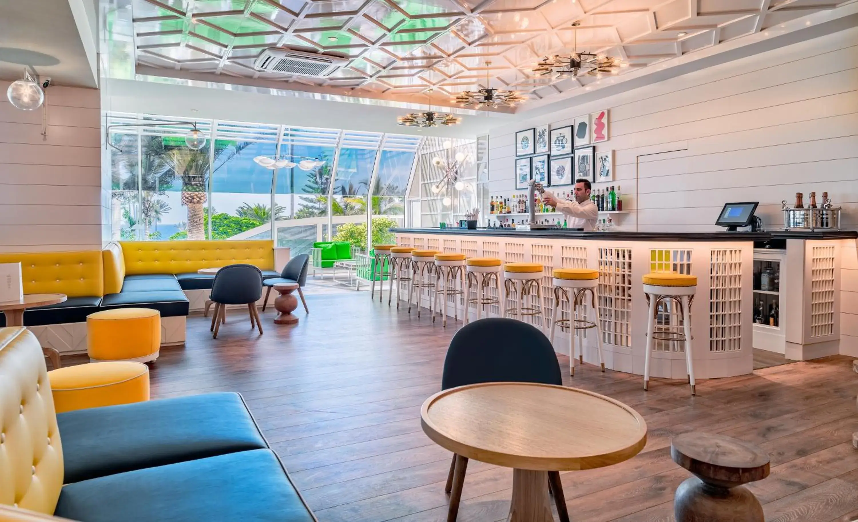 Lounge or bar in H10 Las Palmeras Lounge or bar in H10 Las Palmeras