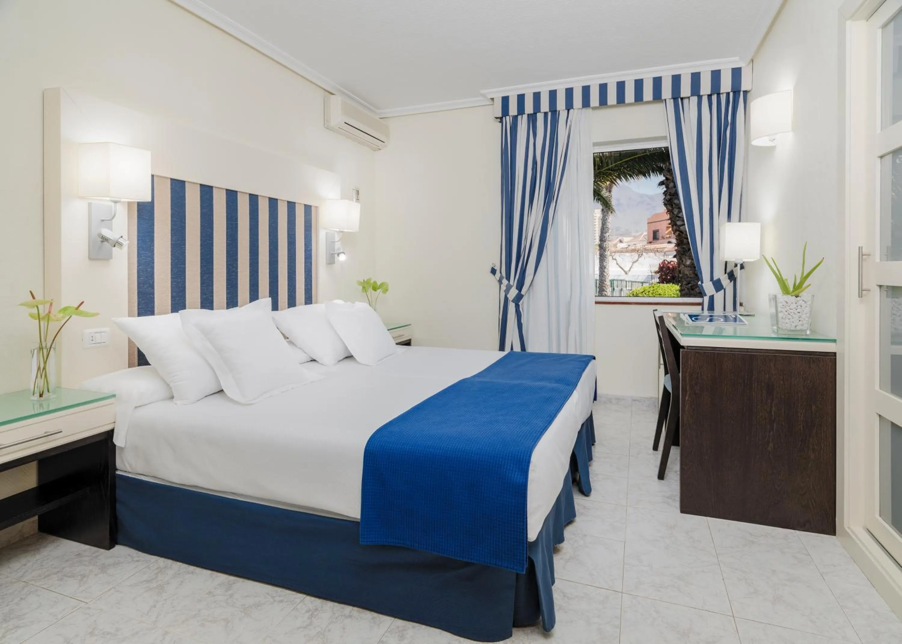 Bedroom, Bed in H10 Las Palmeras