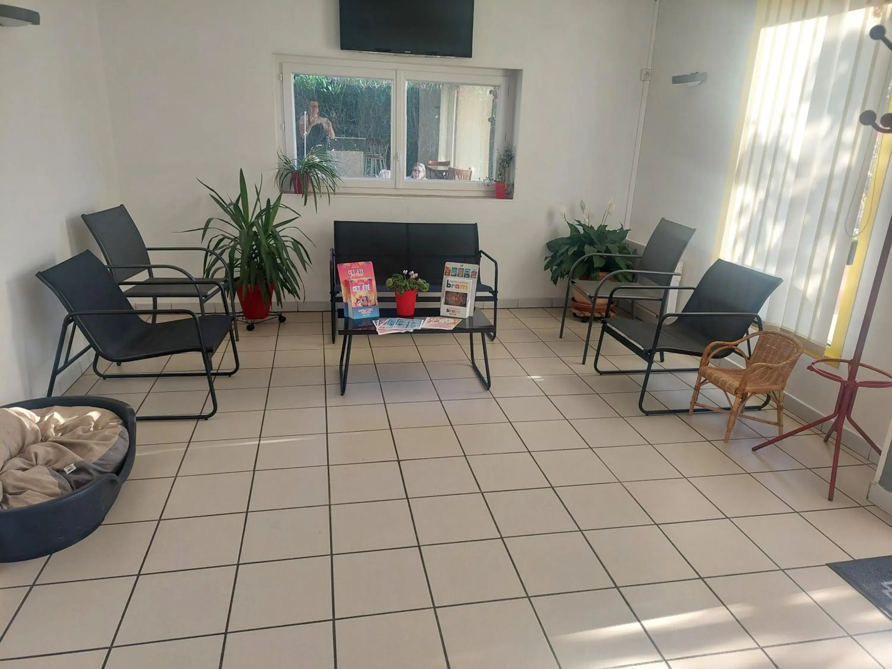 Living room in Logis hôtel restaurant Le clos saint loup Living room in Logis hôtel restaurant Le clos saint loup