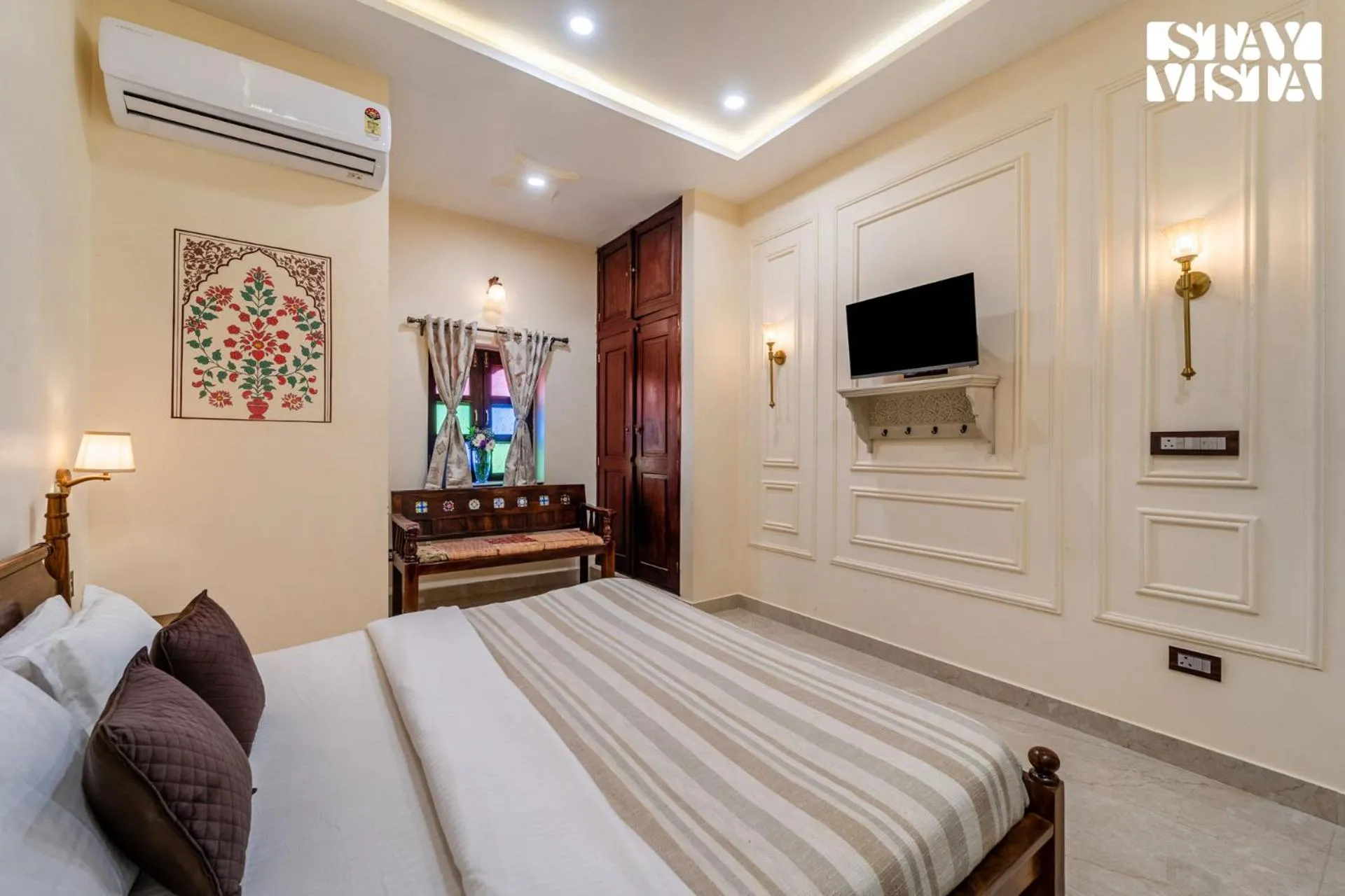 Bedroom, Bed in Sunset Escape by VEO - Part of StayVista