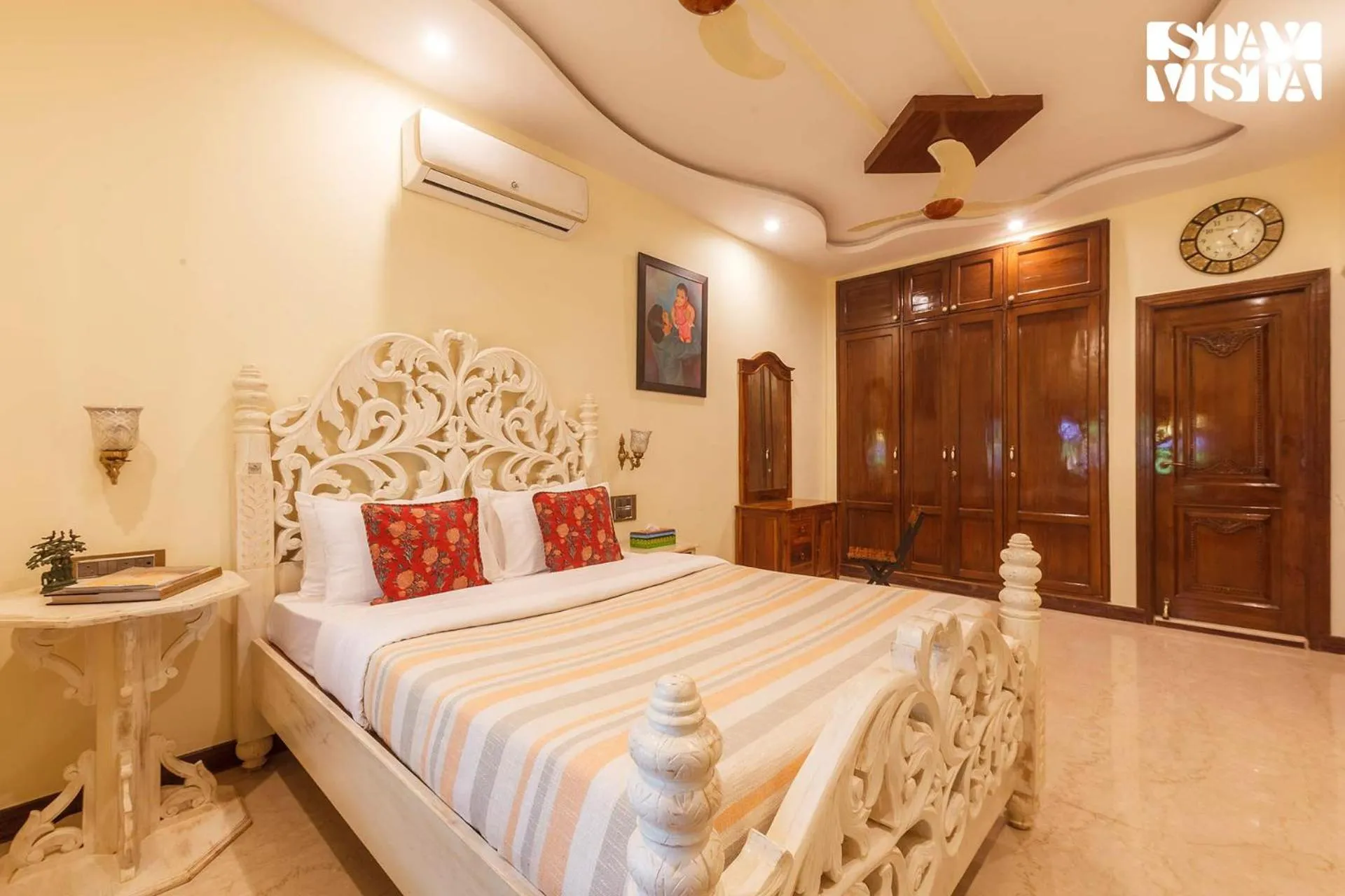Bedroom, Bed in Sunset Escape by VEO - Part of StayVista