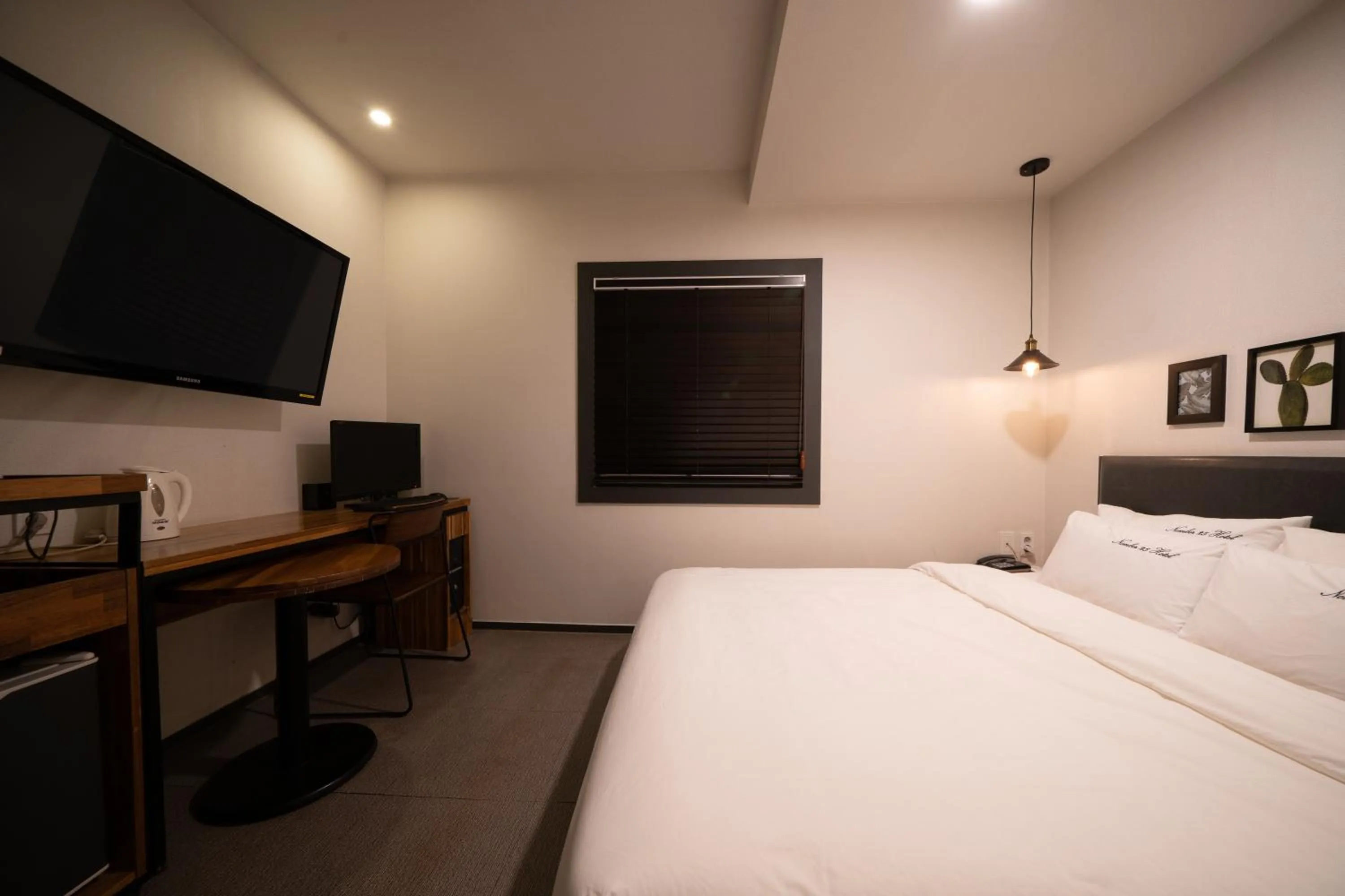 Communal lounge/ TV room, Bed in No25 Hotel Yeonsan