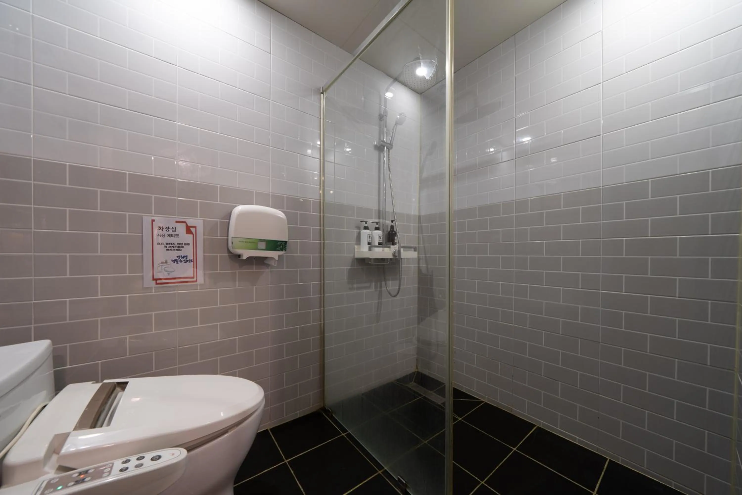 Shower in No25 Hotel Yeonsan