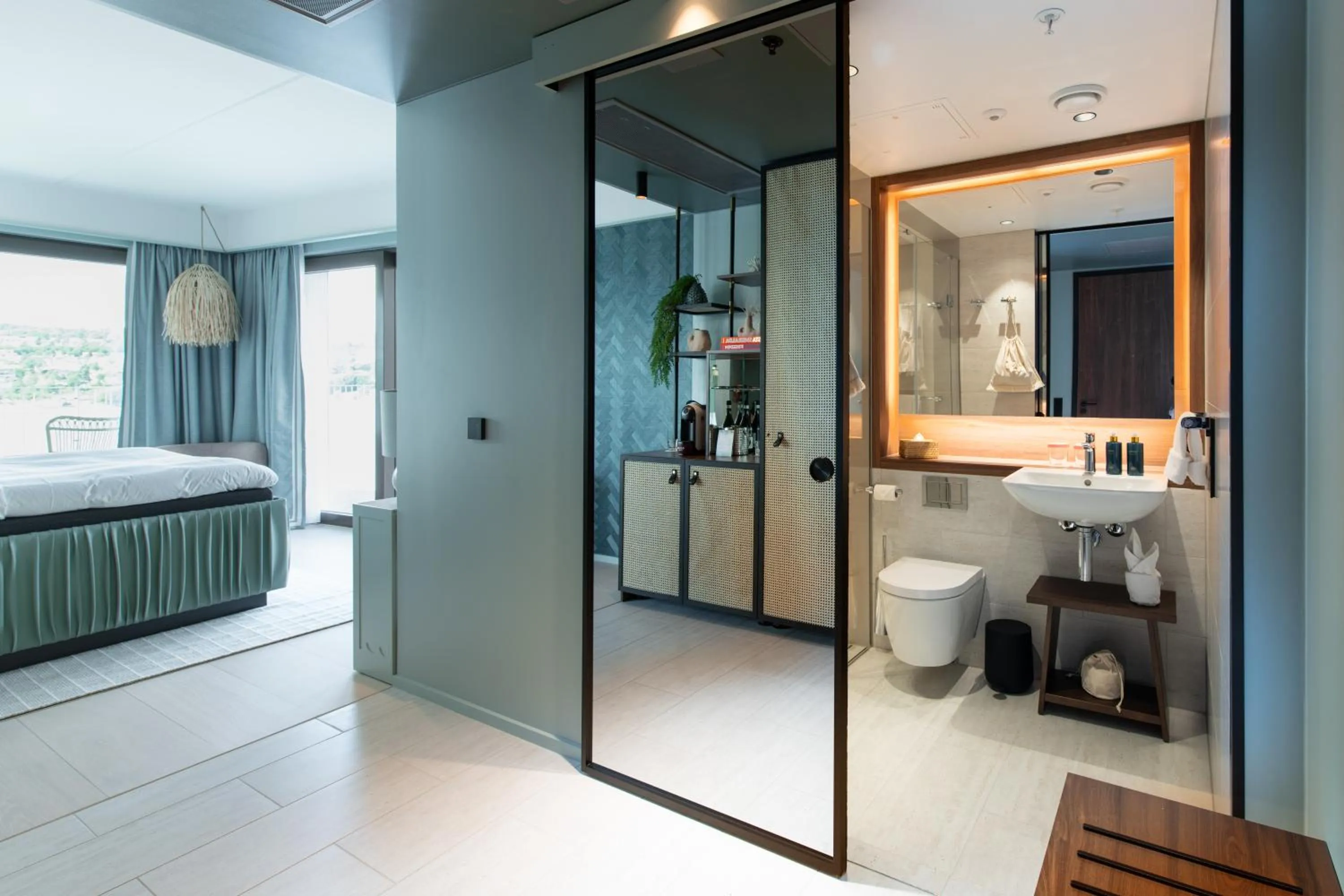 Bathroom, Bed in Hotel Riviera