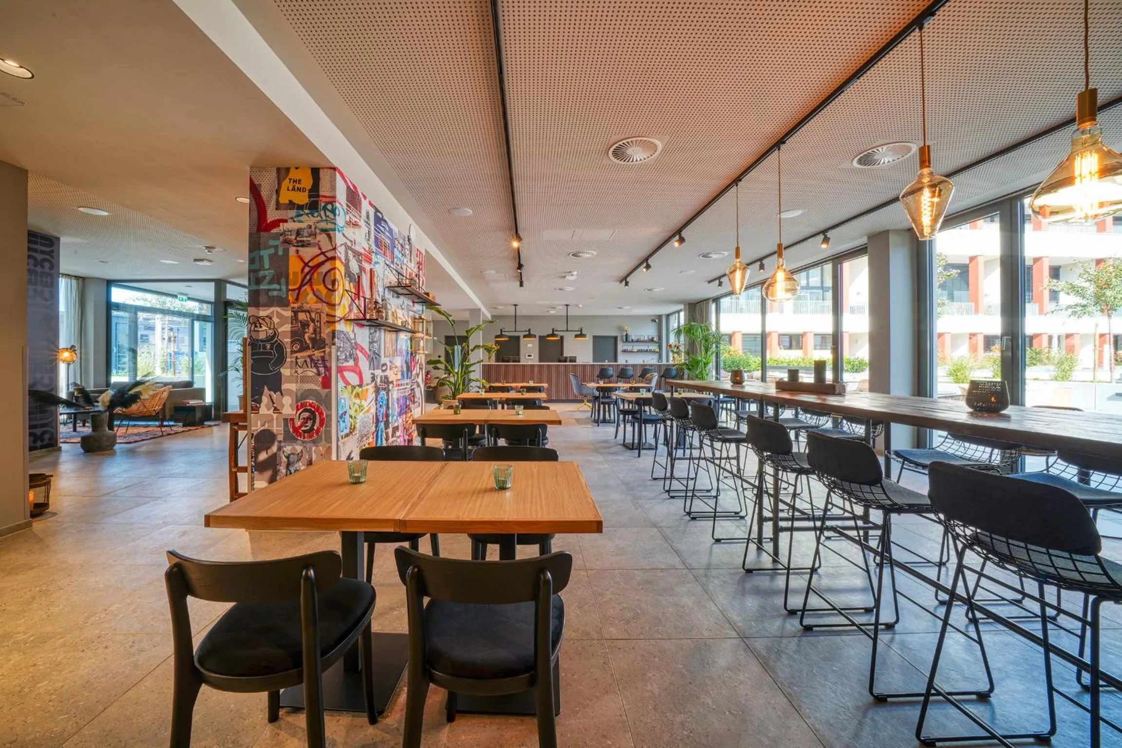 Lounge or bar in PLAZA INN Ulm