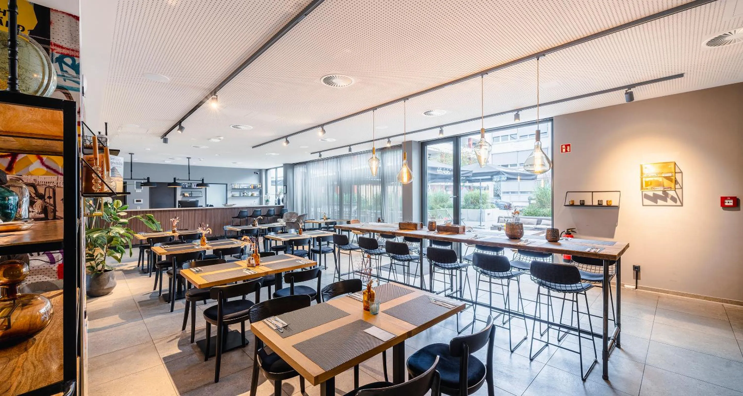 Lounge or bar in PLAZA INN Ulm