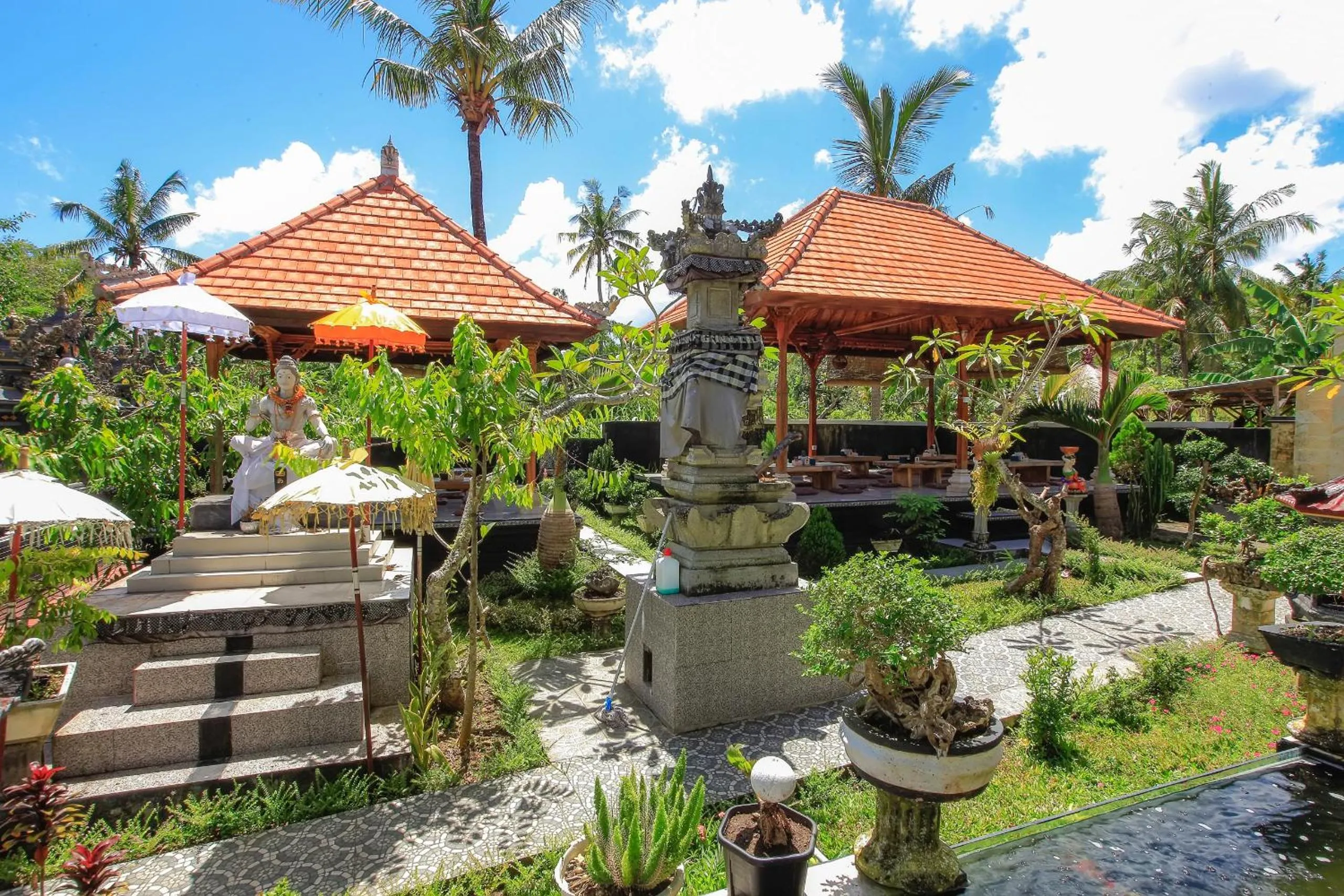 Restaurant/places to eat in THE DARA HILL