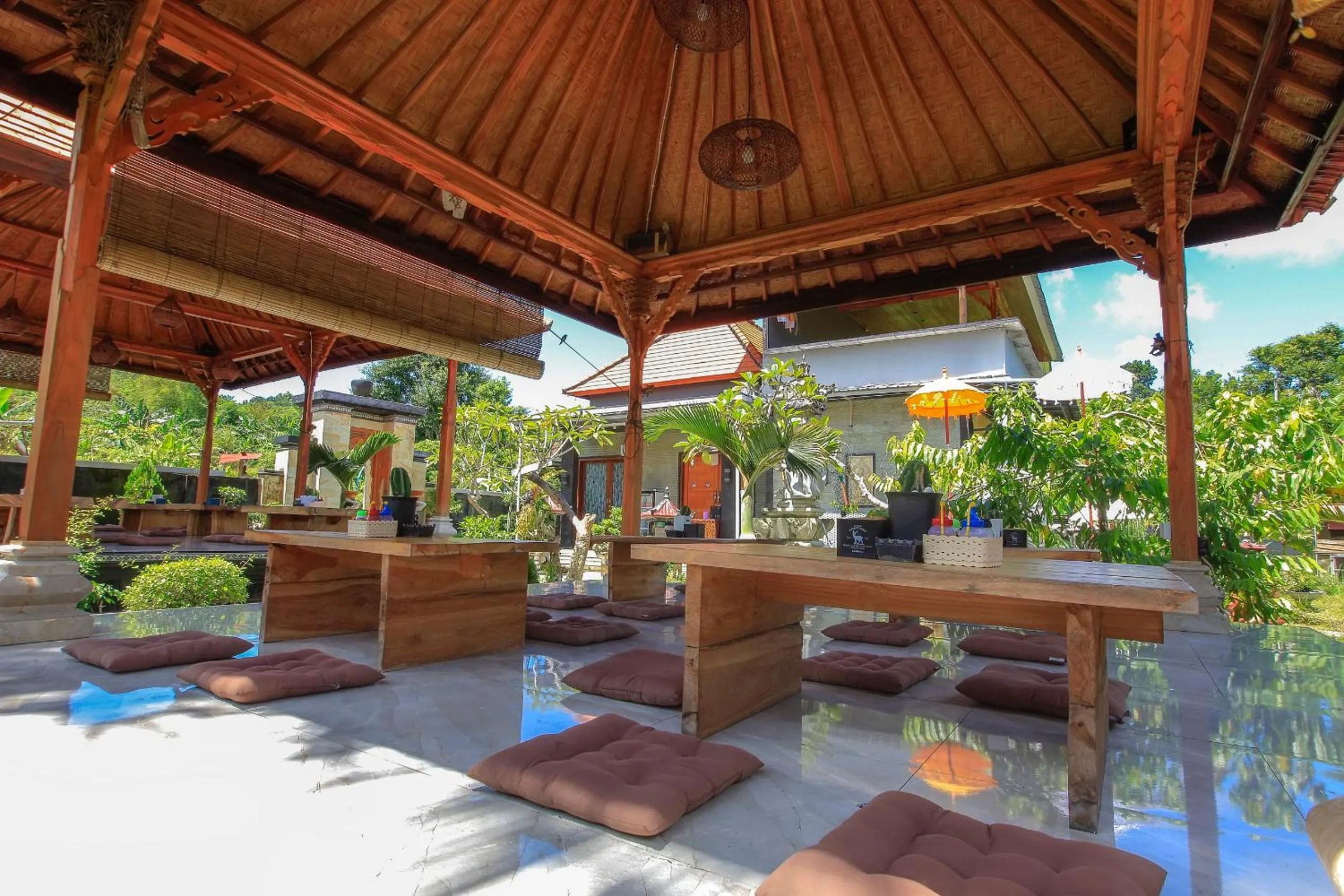 Restaurant/places to eat in THE DARA HILL