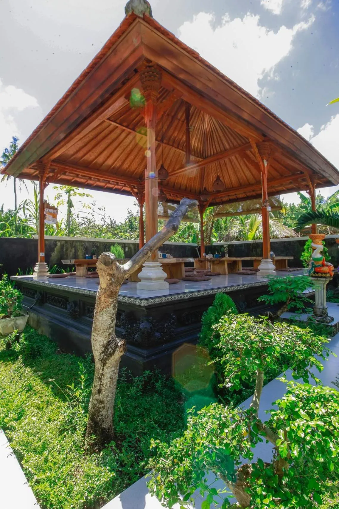 Restaurant/places to eat in THE DARA HILL