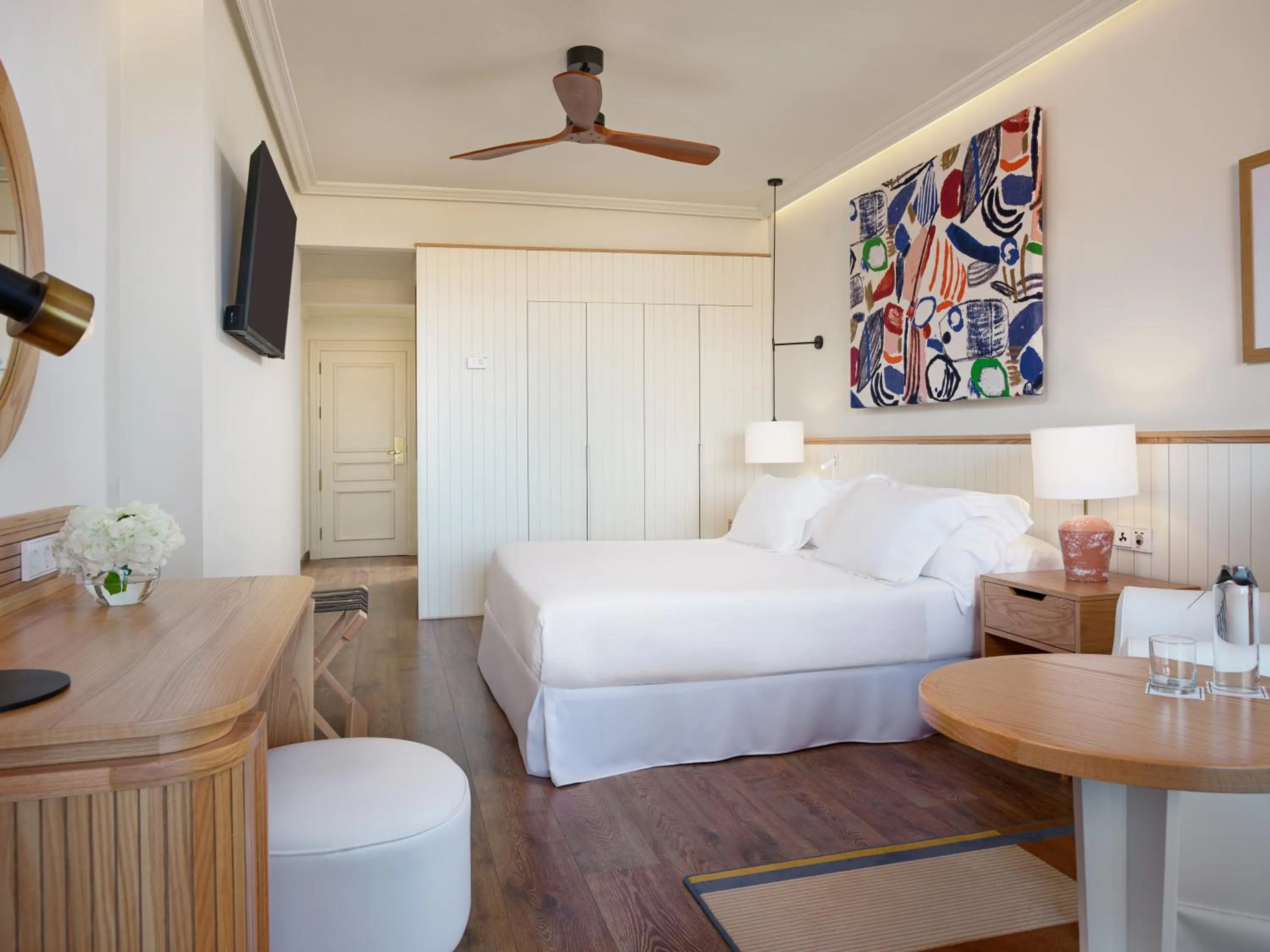 Photo of the whole room, Bed in H10 Costa Adeje Palace