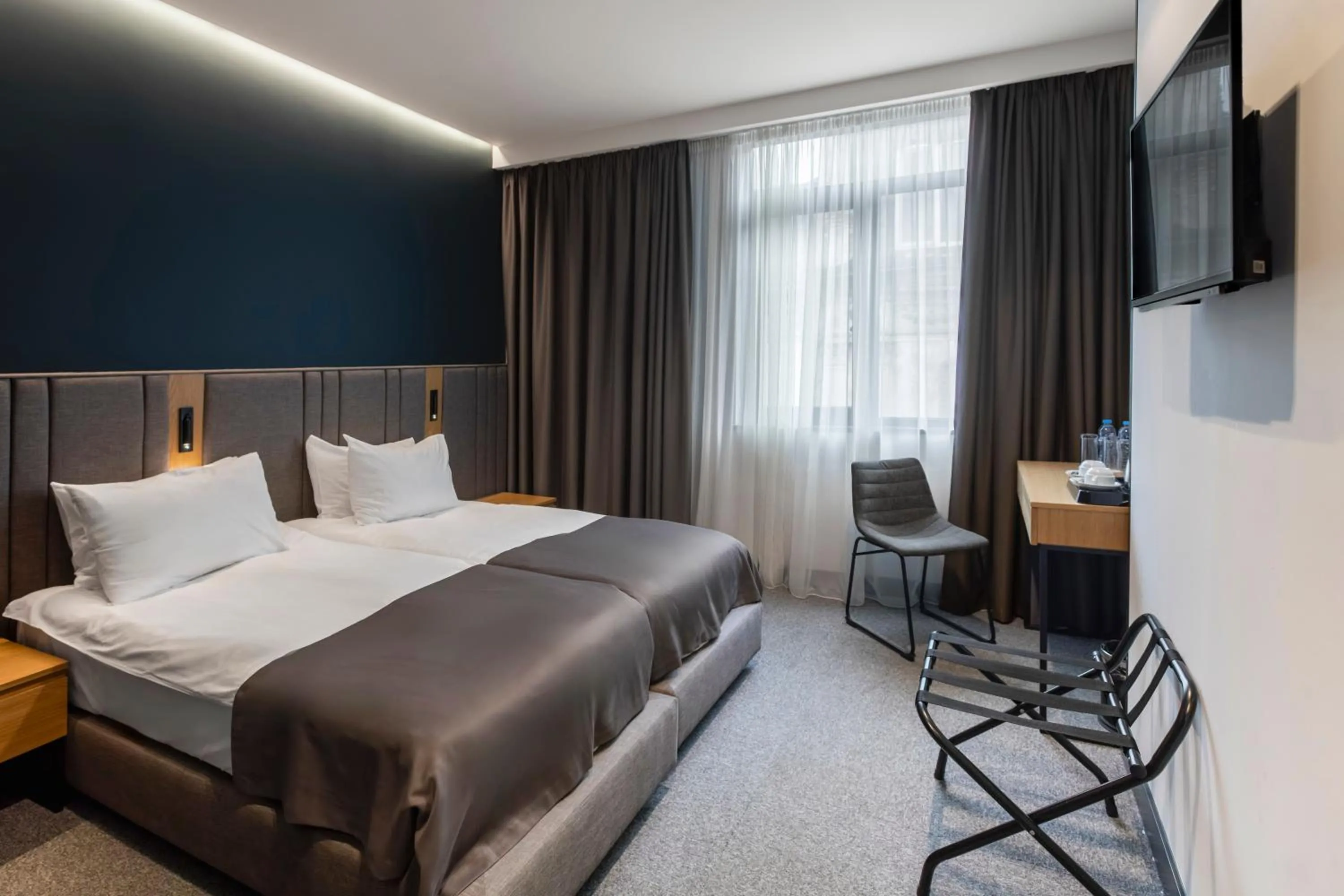 Communal lounge/ TV room, Bed in Graf Hotel