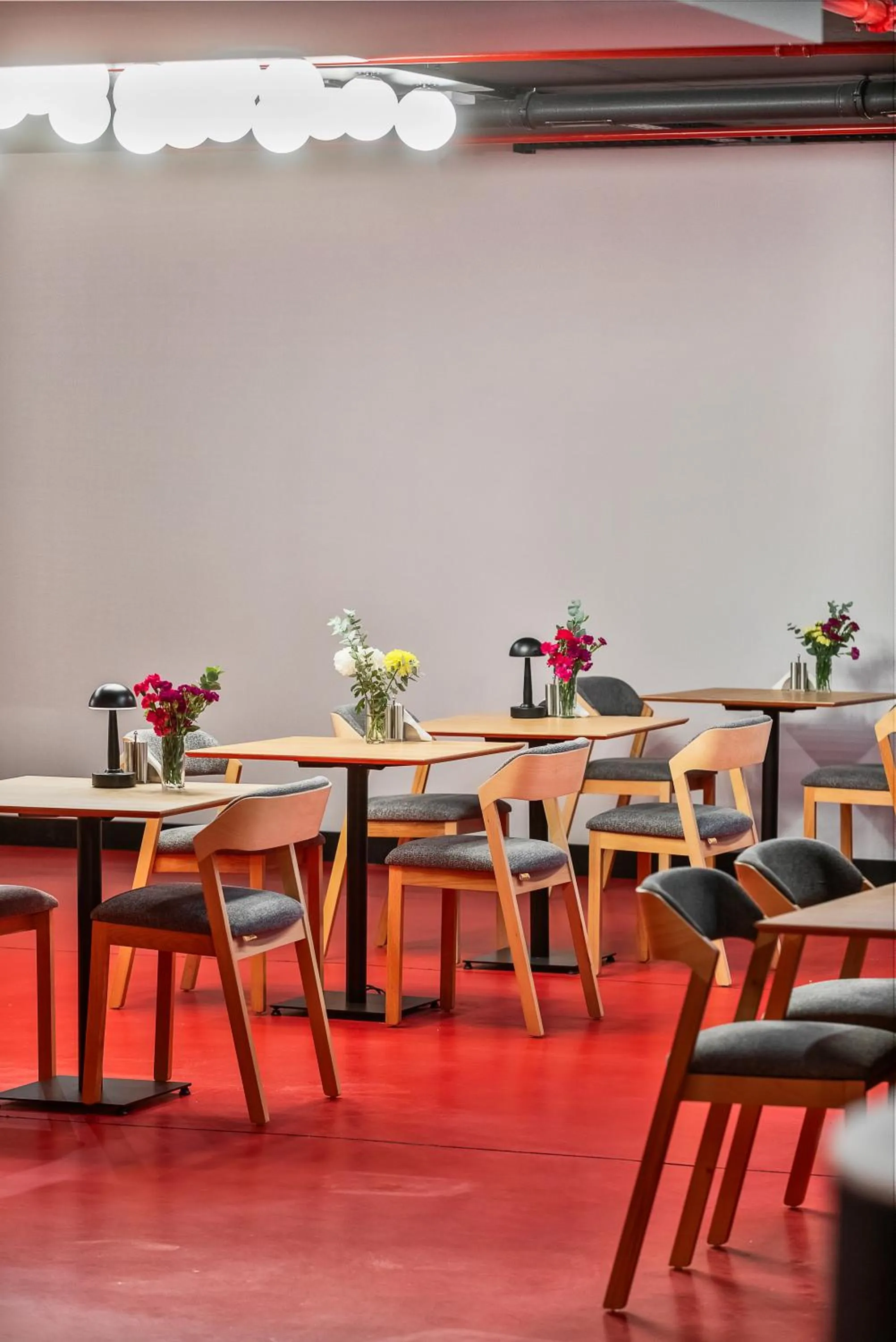 Restaurant/places to eat in Graf Hotel