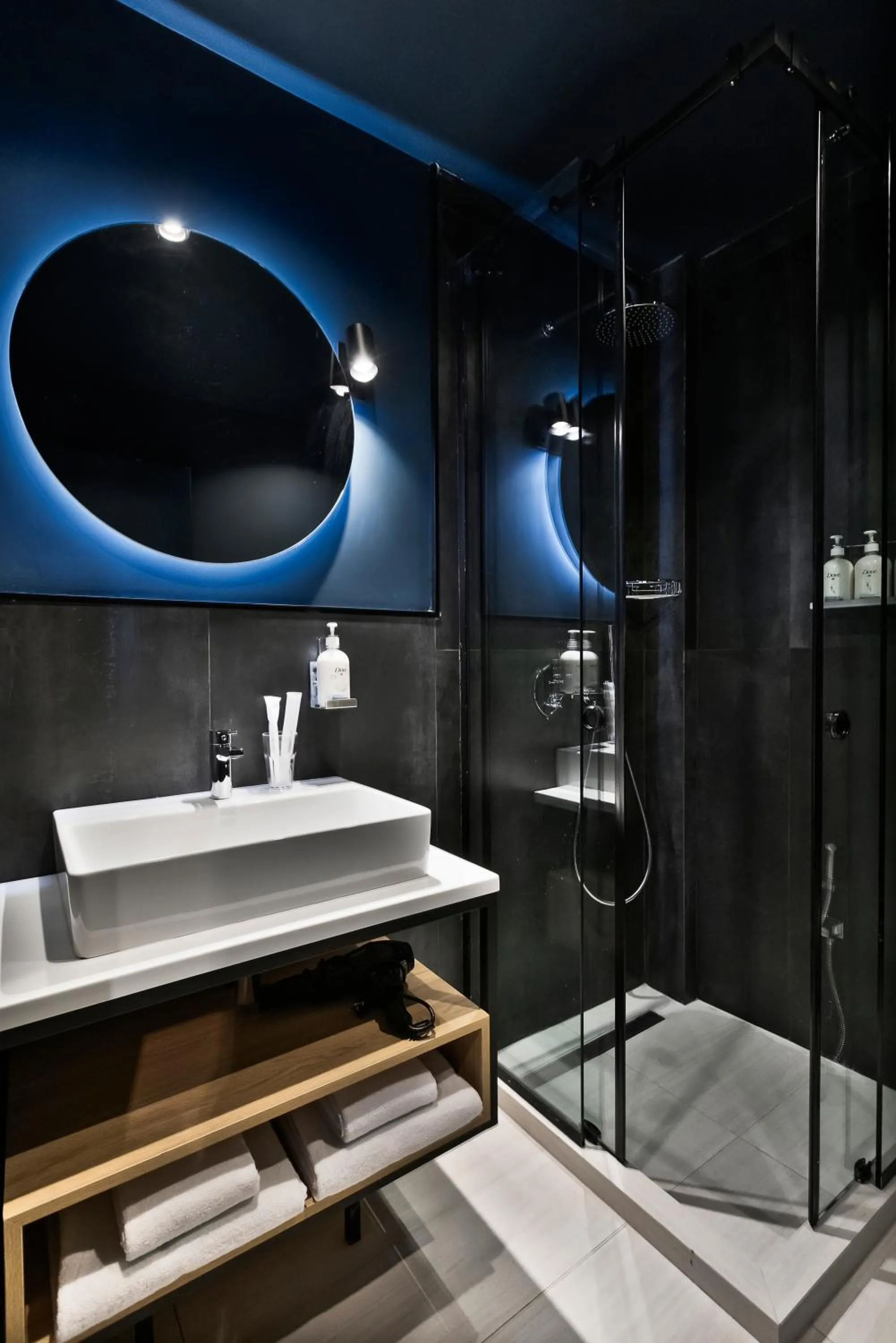 Shower in Graf Hotel