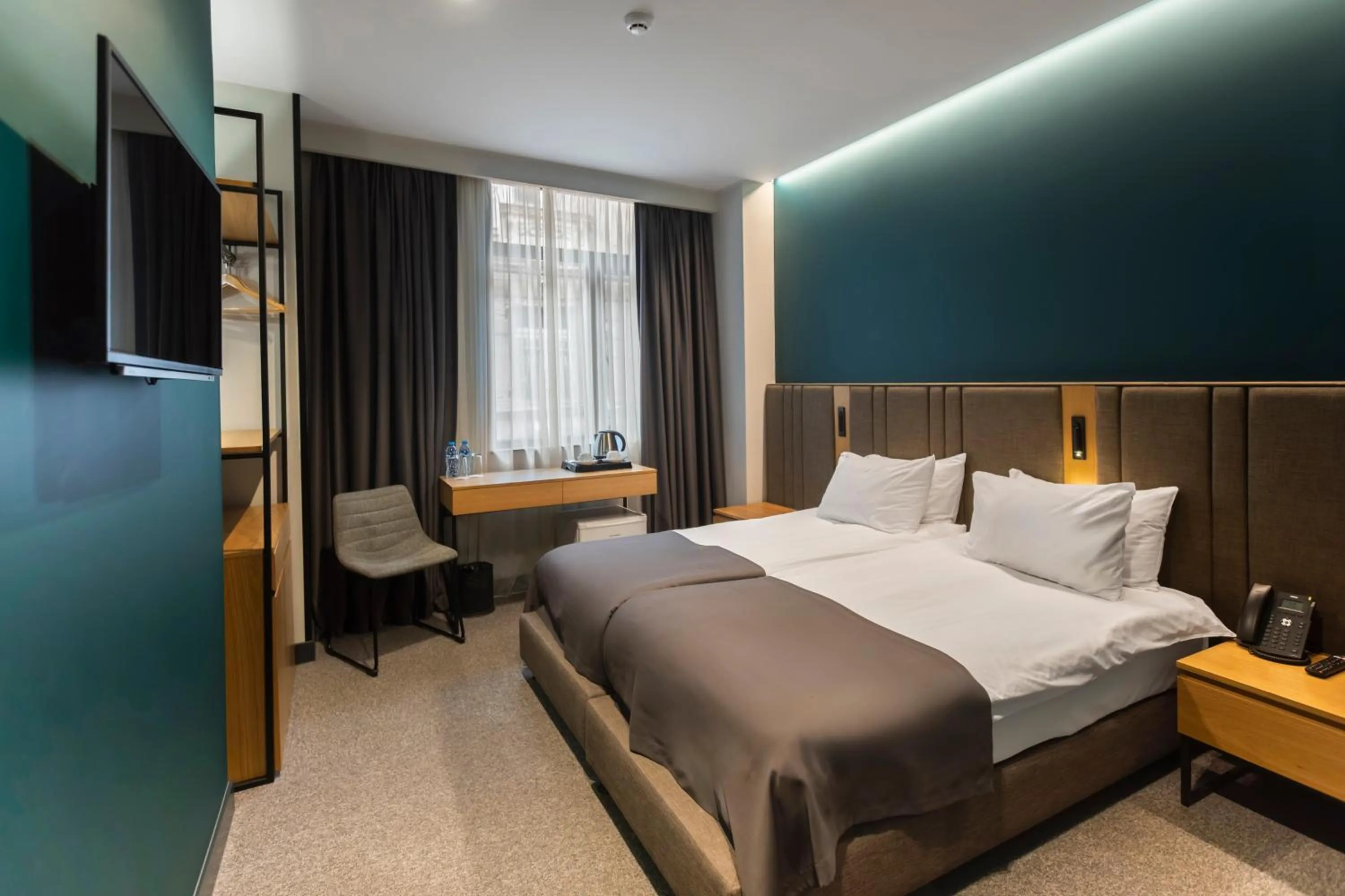 Property building, Bed in Graf Hotel