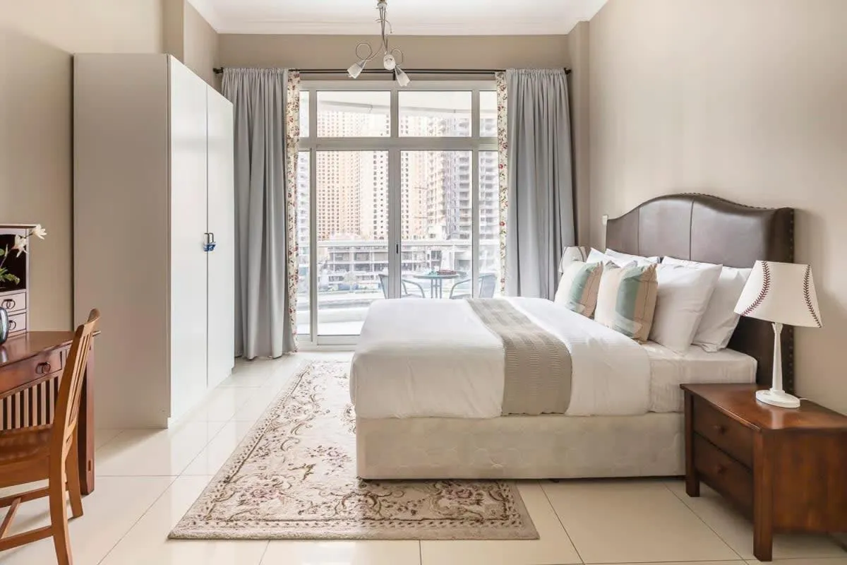 Bed in Frank Porter - Atlantic Tower 1