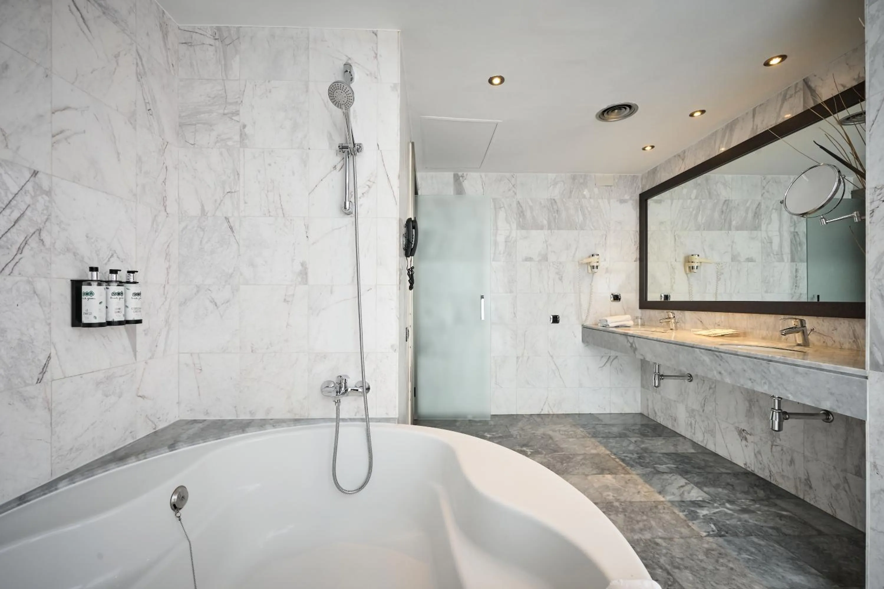 Bathroom in Catalonia Gran Hotel Verdi