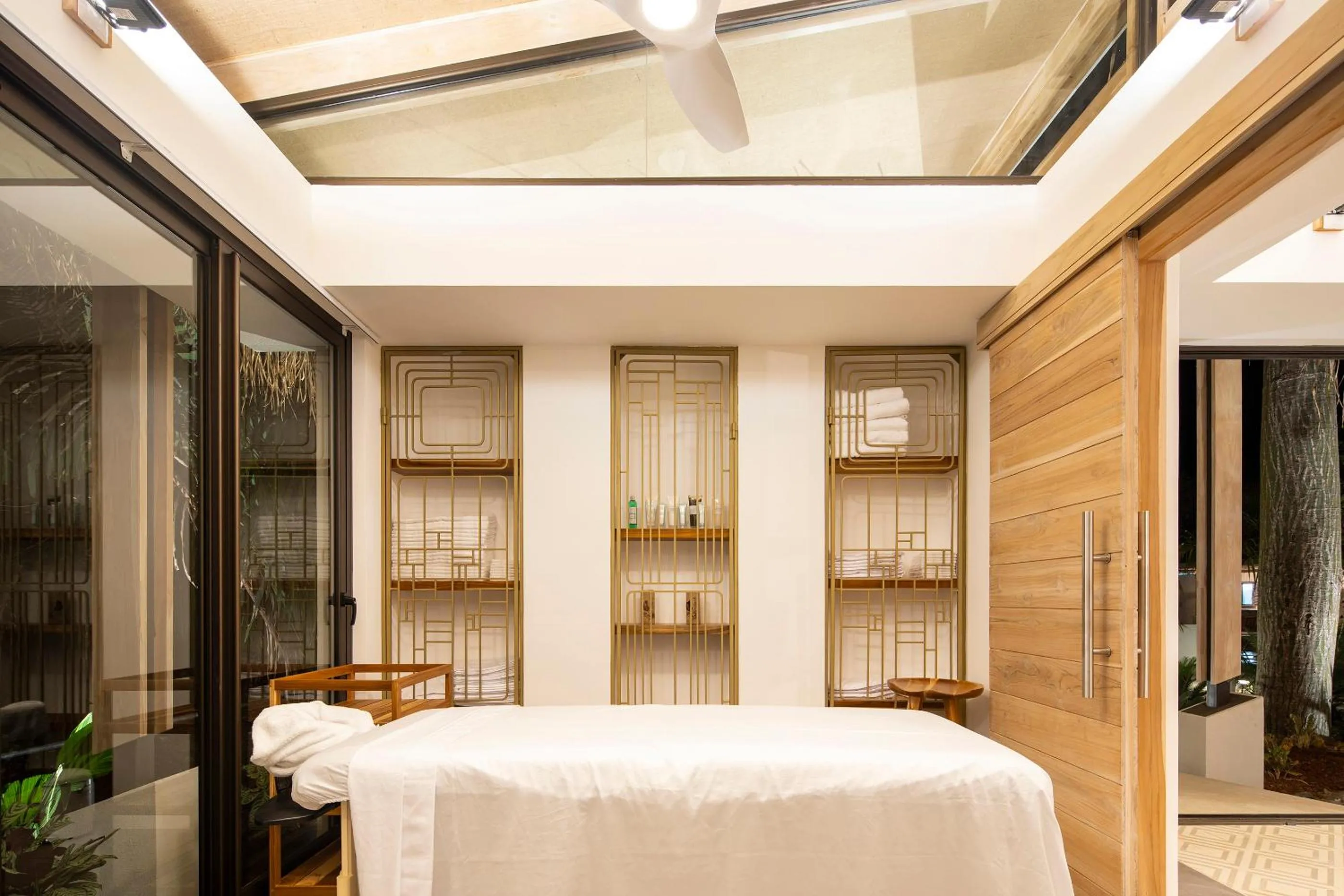 Massage, Bed in The Gilded Iguana