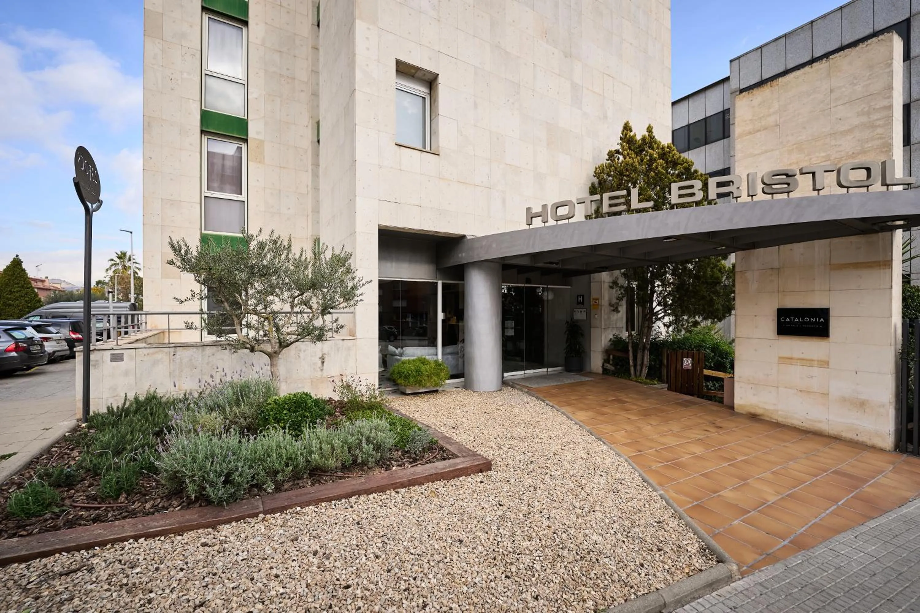 Facade/entrance in Catalonia Bristol