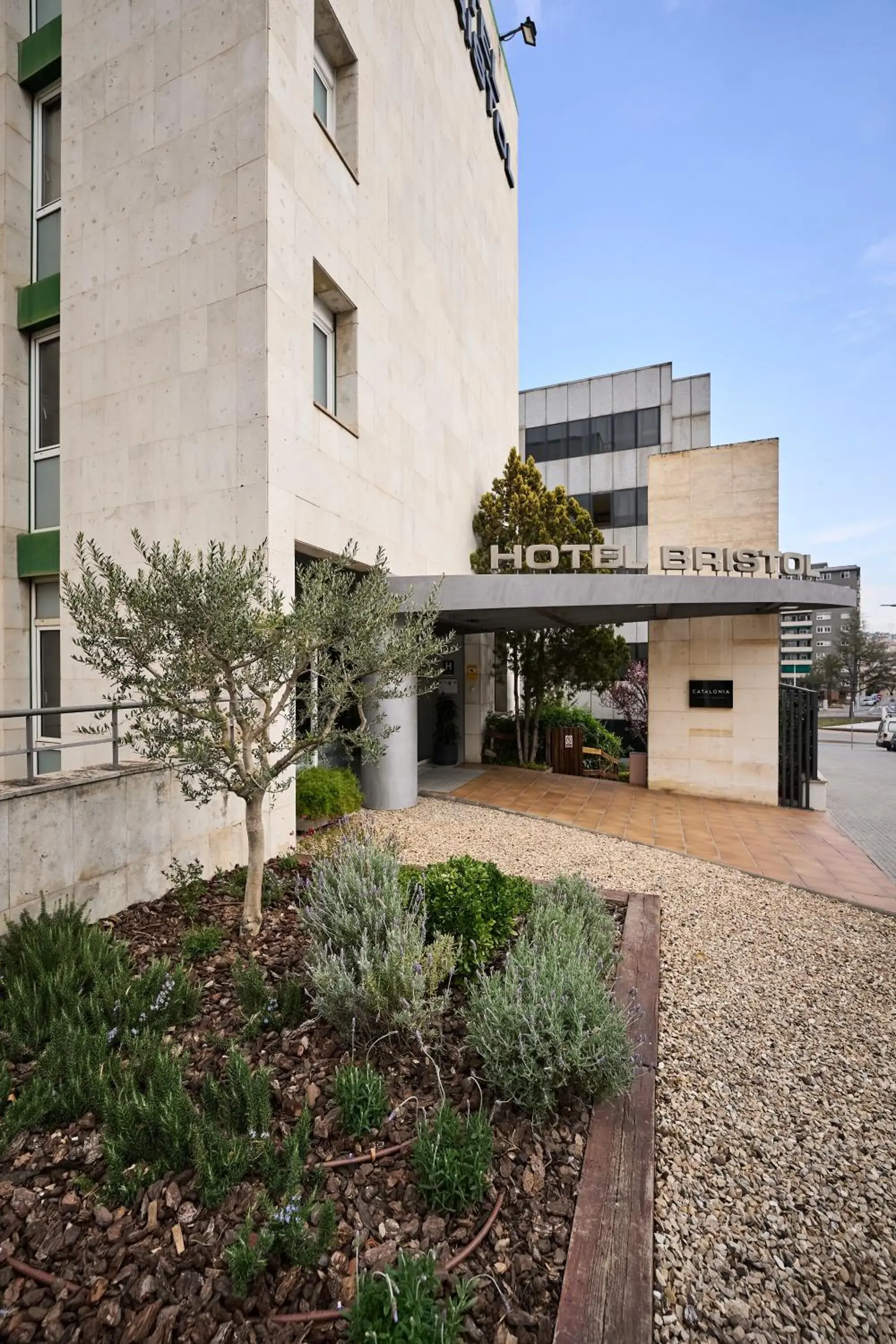 Facade/entrance in Catalonia Bristol Facade/entrance in Catalonia Bristol