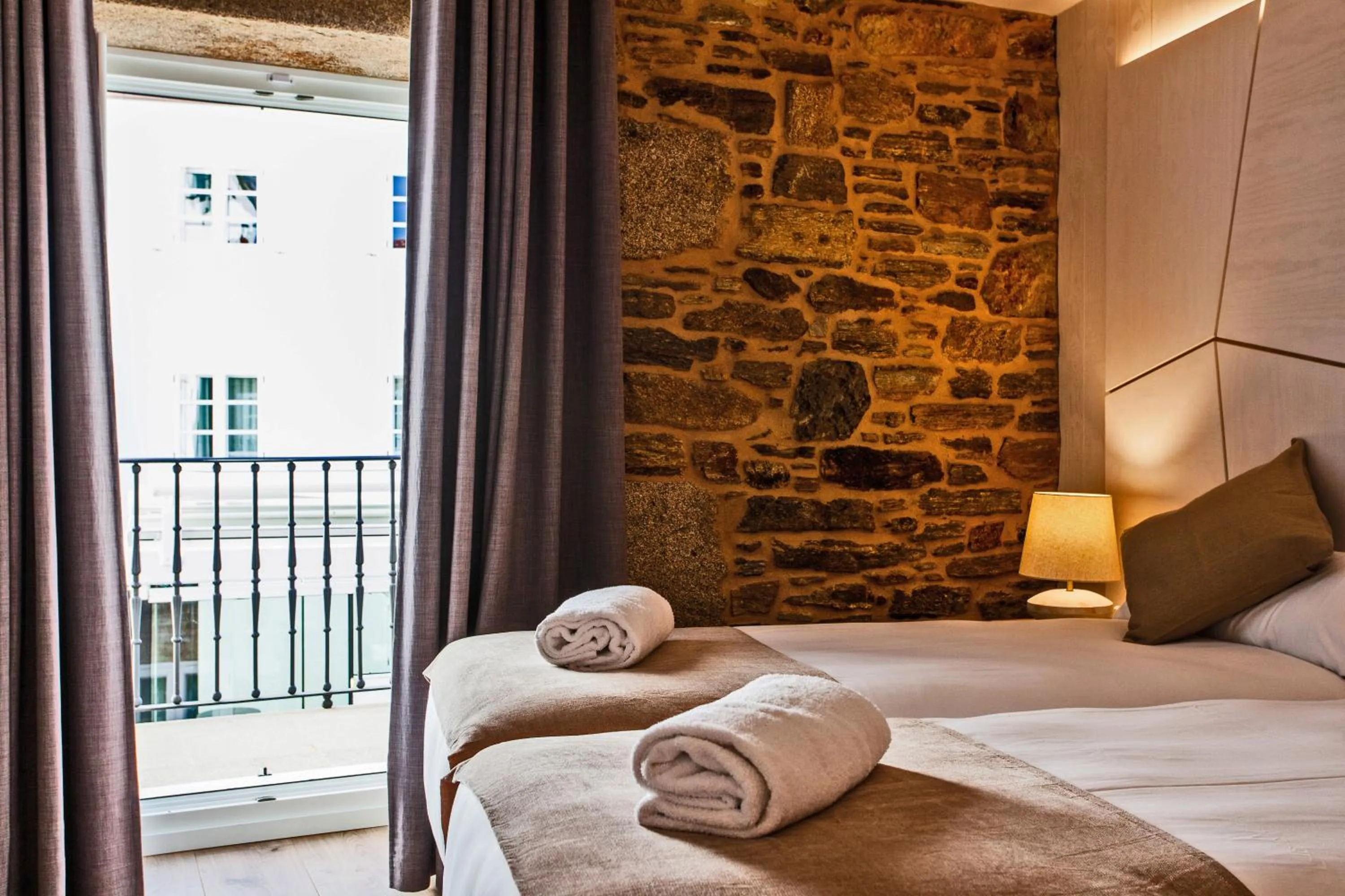 Bed in Hotel Plaza Obradoiro by Bossh! Hotels