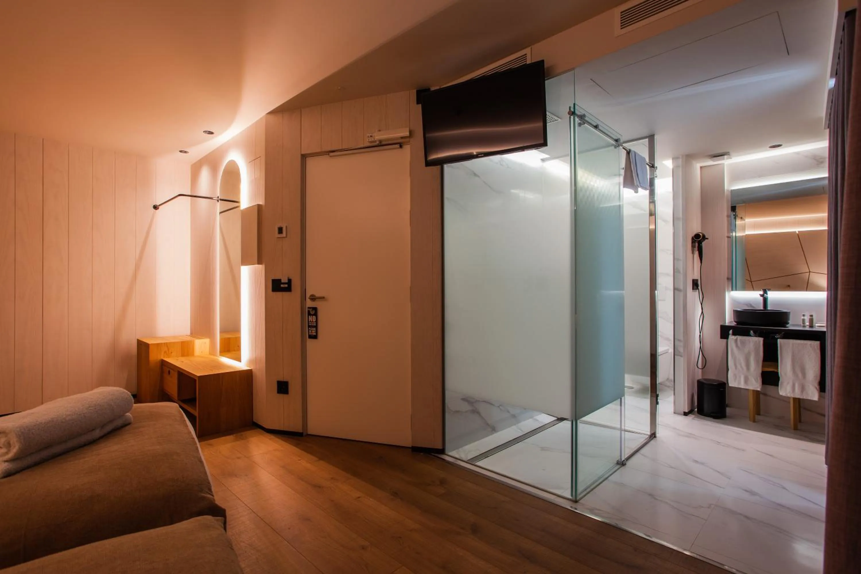 Shower in Hotel Plaza Obradoiro by Bossh! Hotels