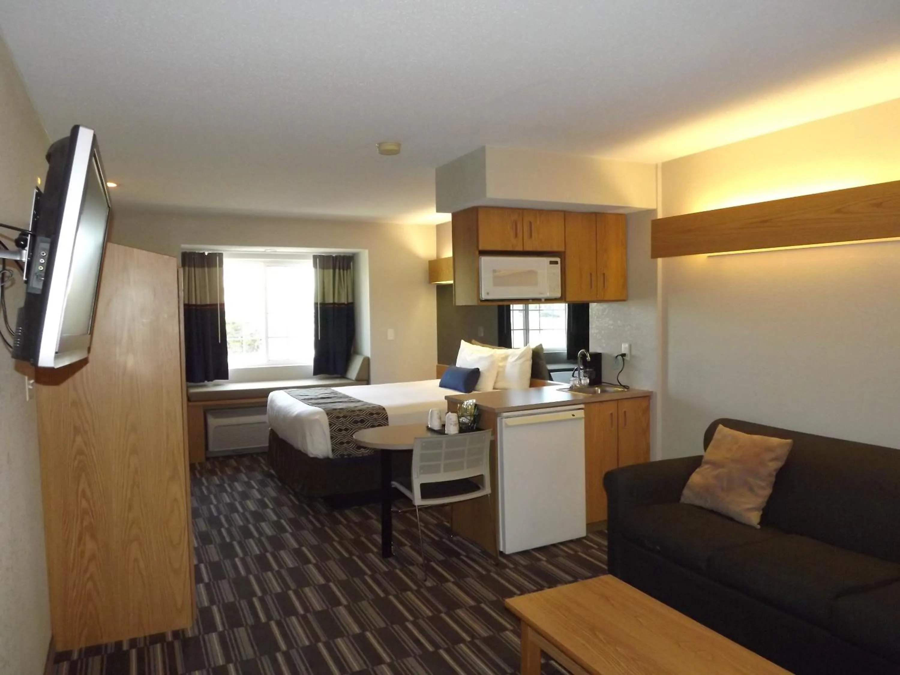 Photo of the whole room, Bed in MICROTEL Inn and Suites - Ames