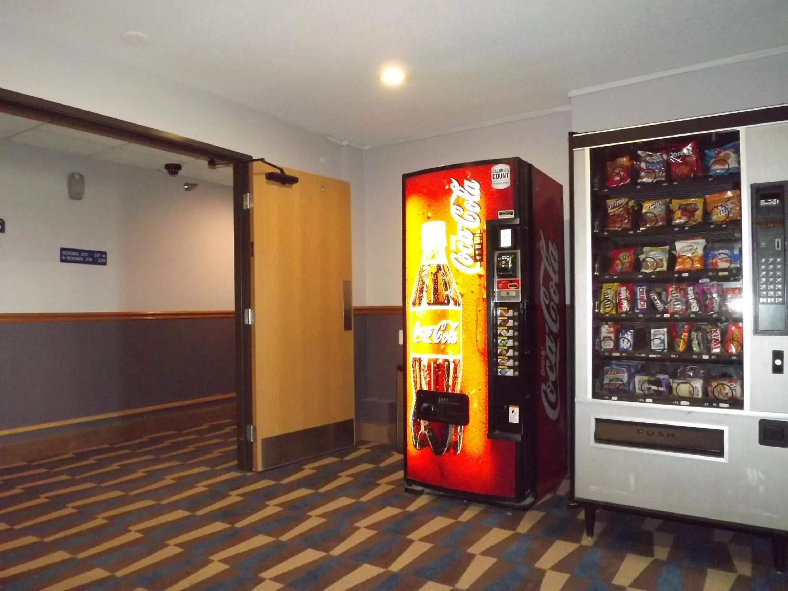 Food and drinks in MICROTEL Inn and Suites - Ames Food and drinks in MICROTEL Inn and Suites - Ames