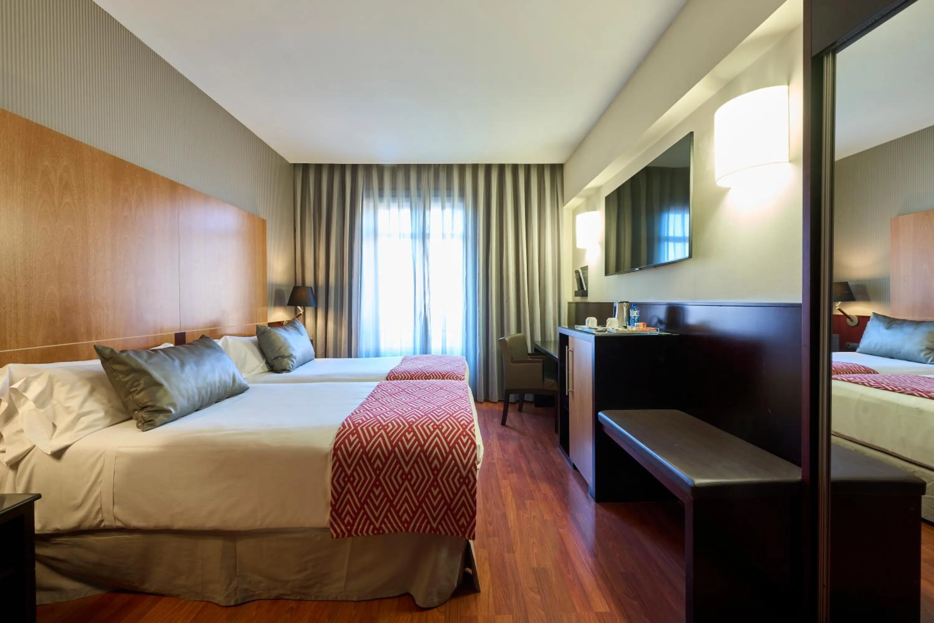 Photo of the whole room, Bed in Catalonia El Pilar