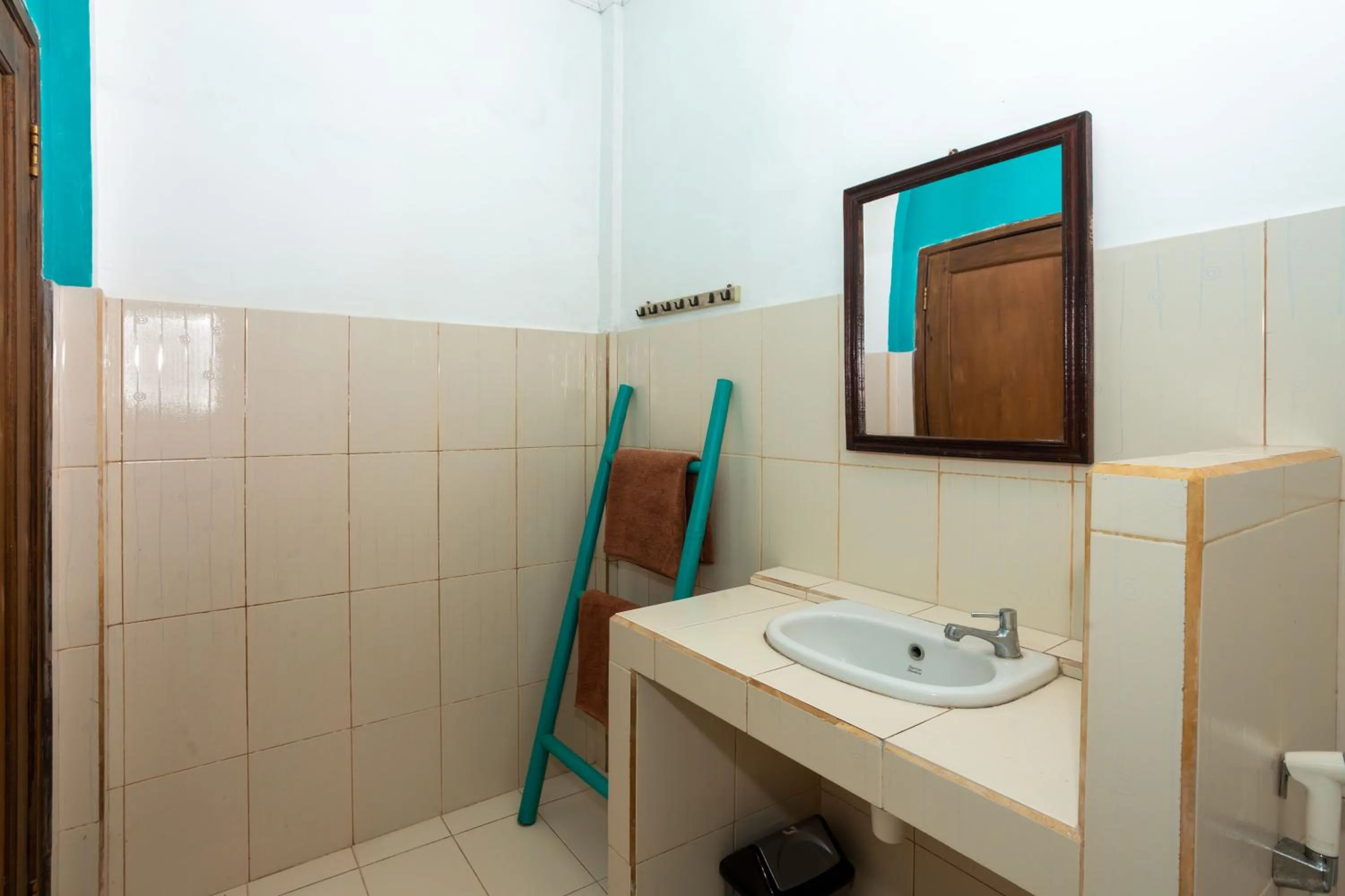 Bathroom in Kidi's Lodge Gilitrawangan