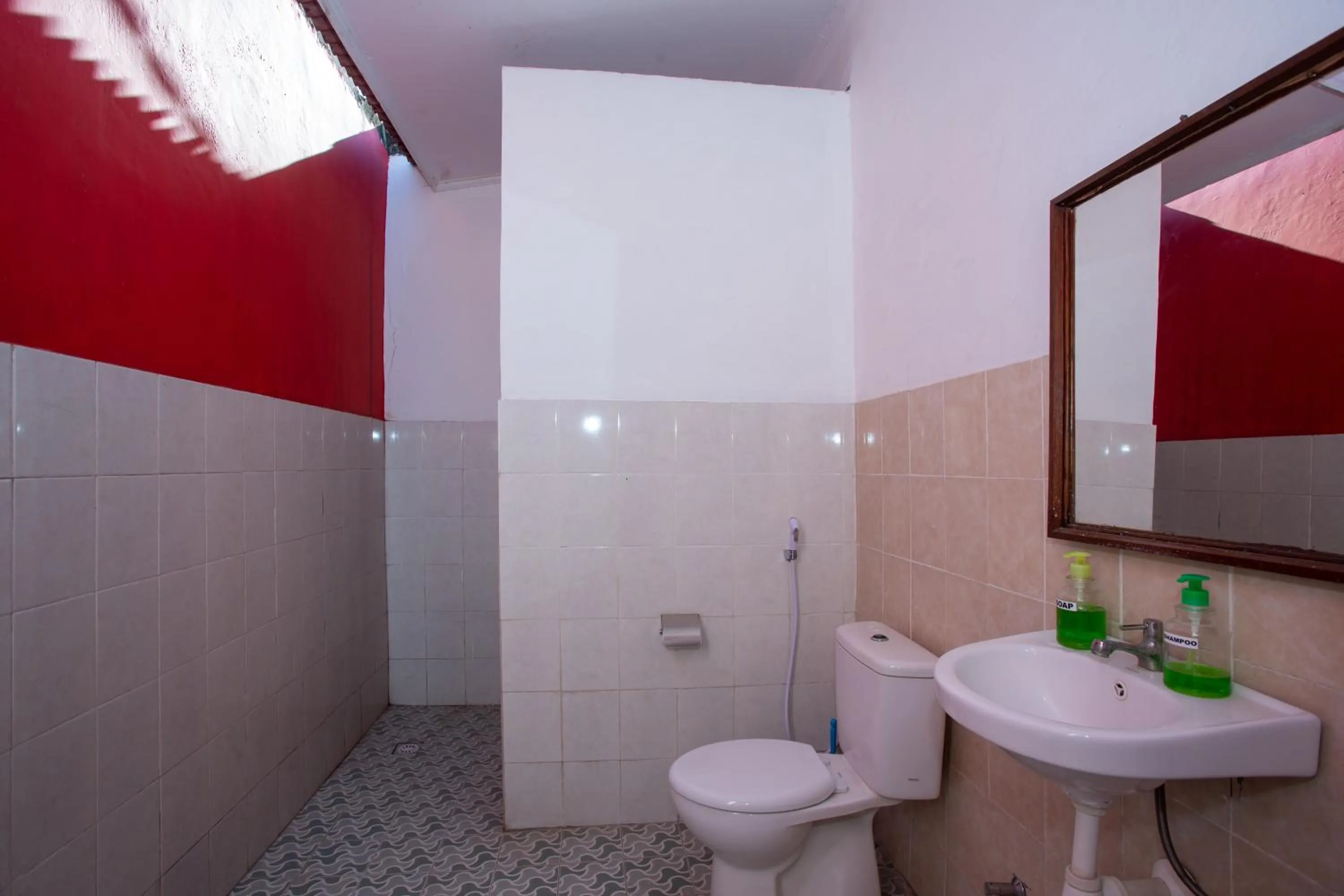 Toilet in Kidi's Lodge Gilitrawangan