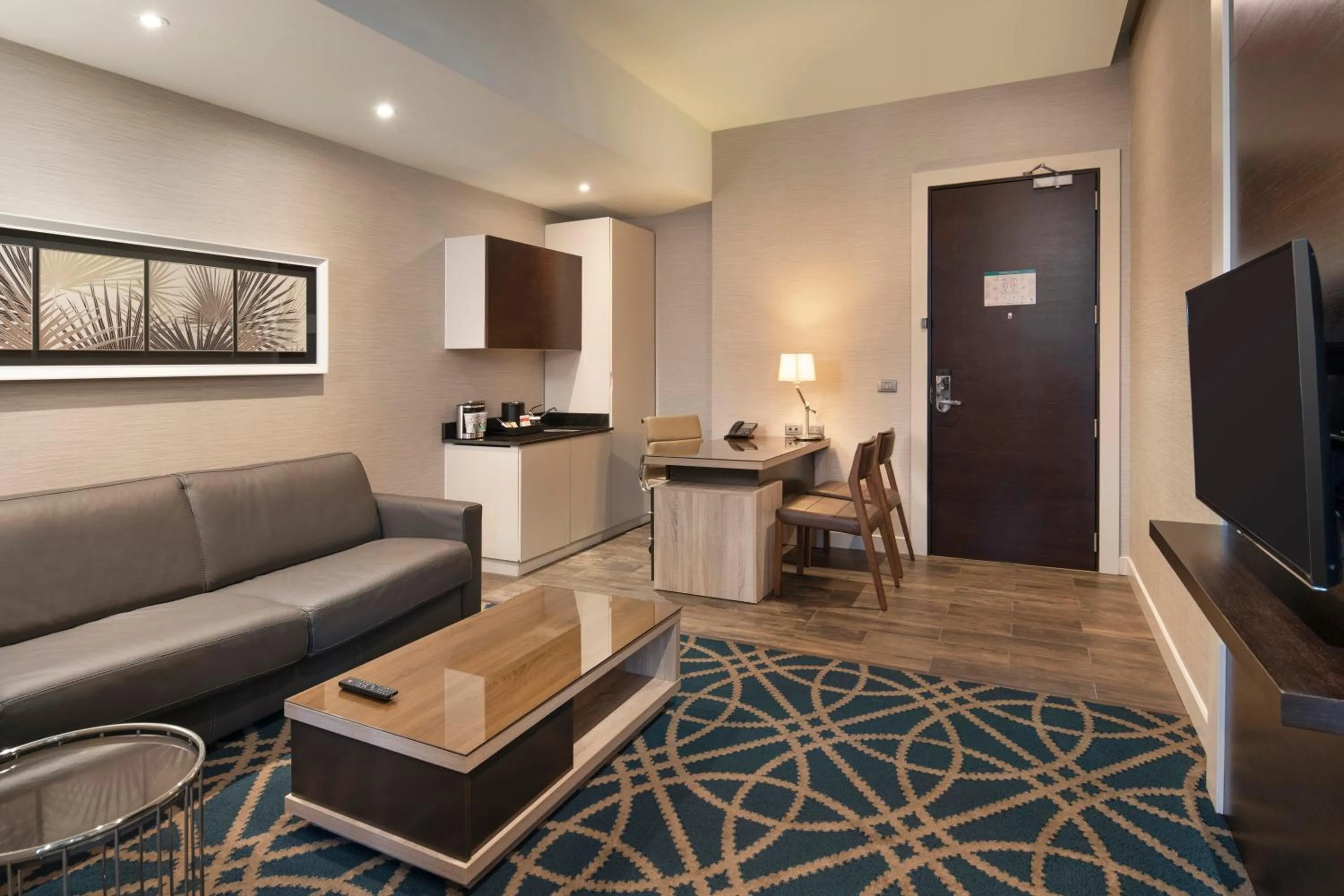 Living room in Embassy Suites by Hilton Santo Domingo