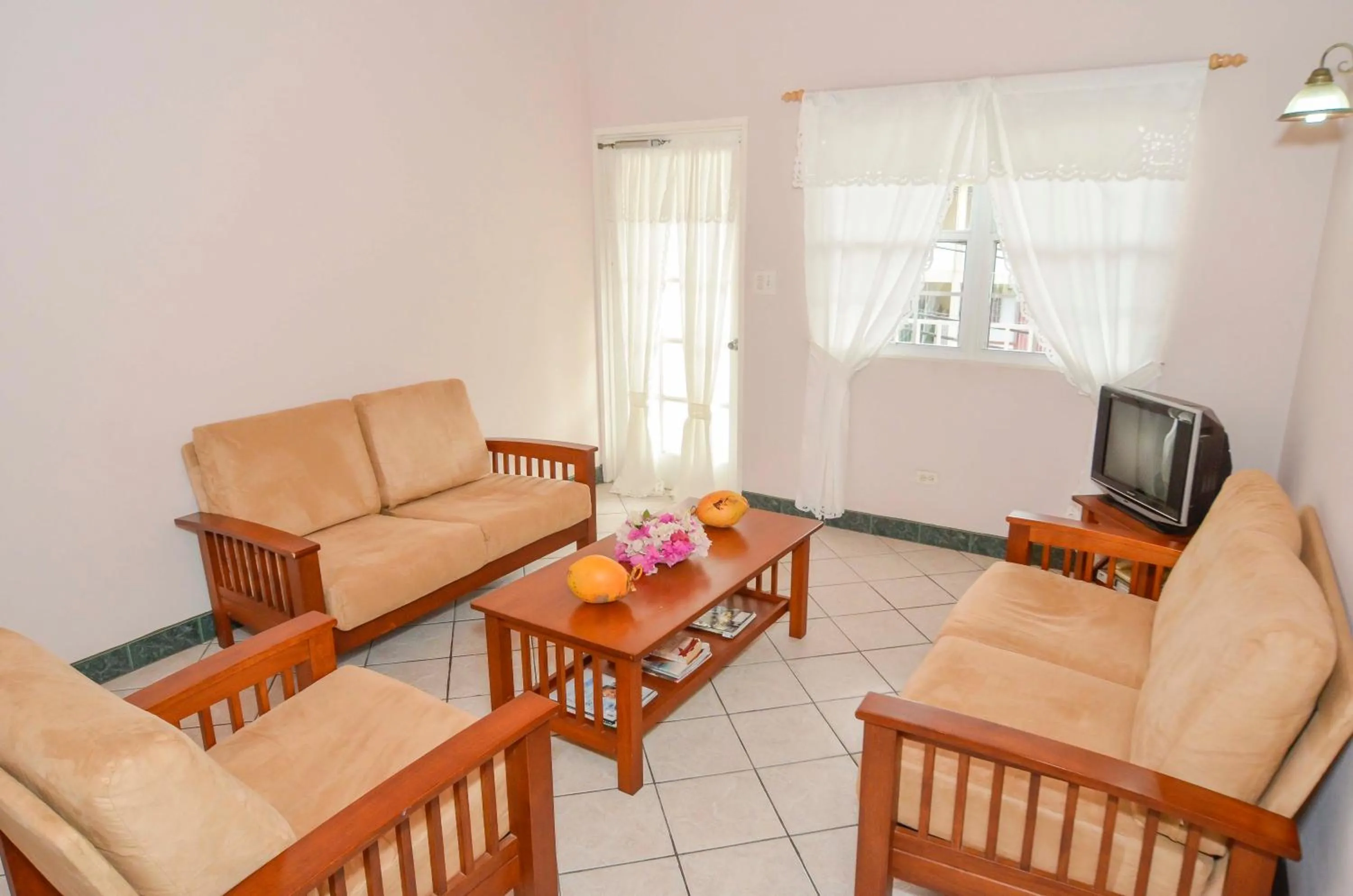Living room in Caribbean Inn and Suites