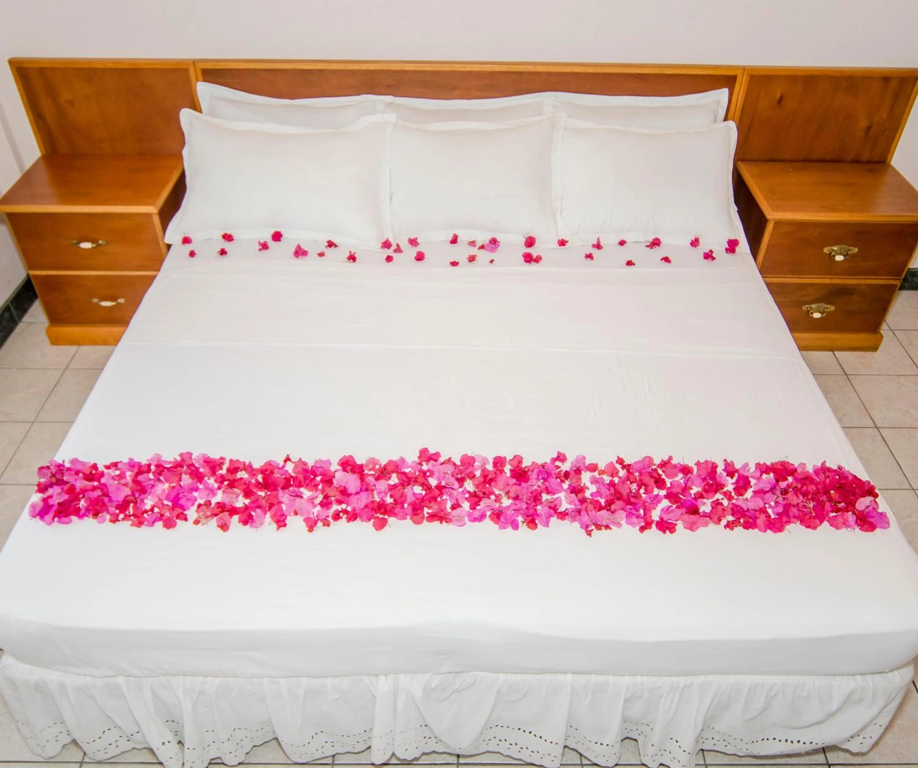 Bed in Caribbean Inn and Suites