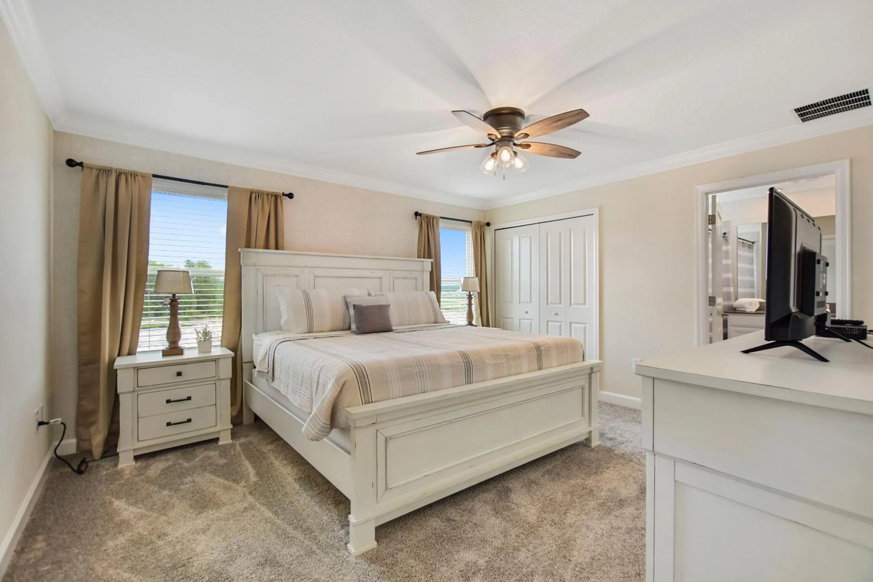 Property building, Bed in Barefoot Breeze - Storey Lake By Shine Villas #833