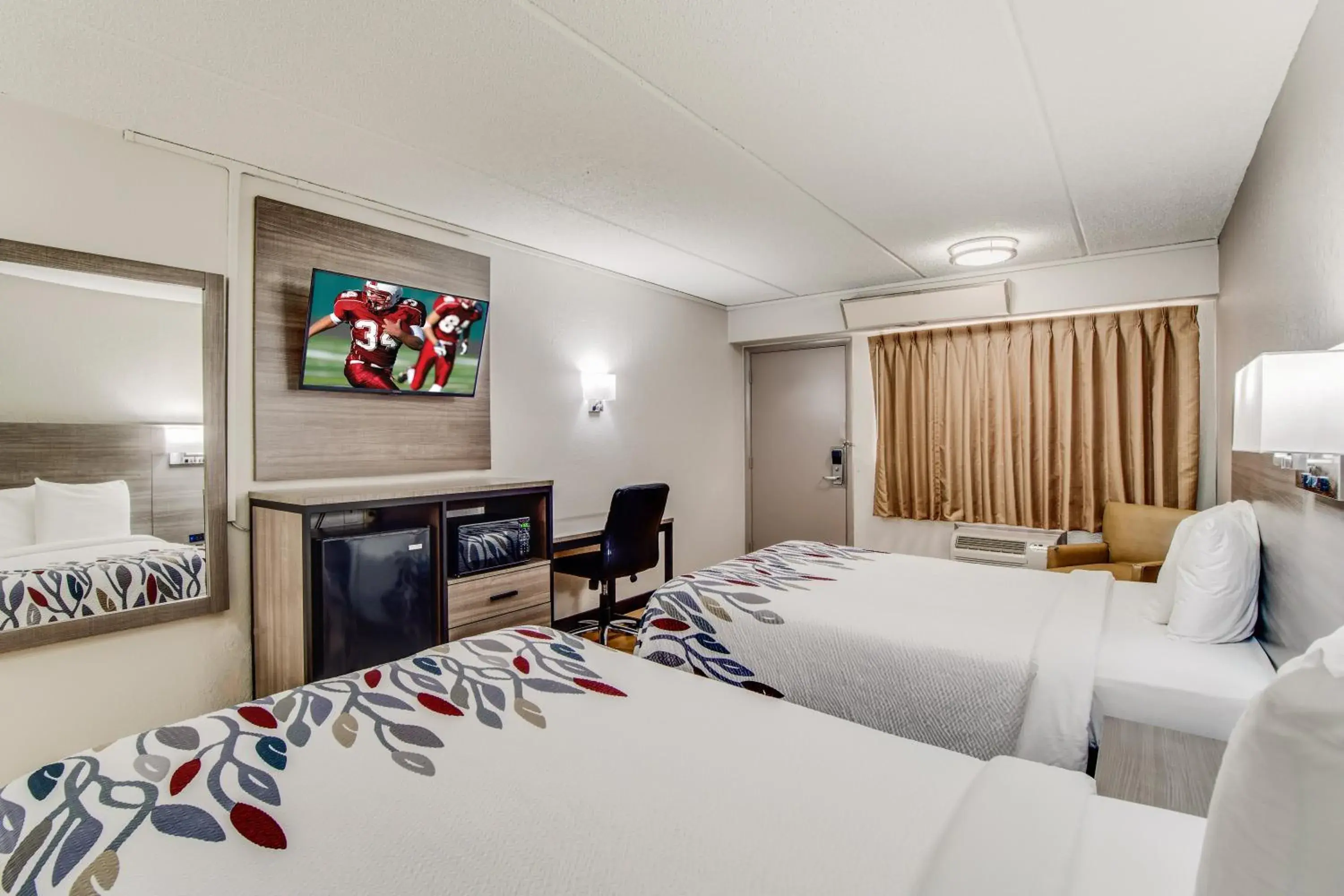 Bedroom, Bed in Red Roof Inn Columbia East - Ft Jackson Bedroom, Bed in Red Roof Inn Columbia East - Ft Jackson