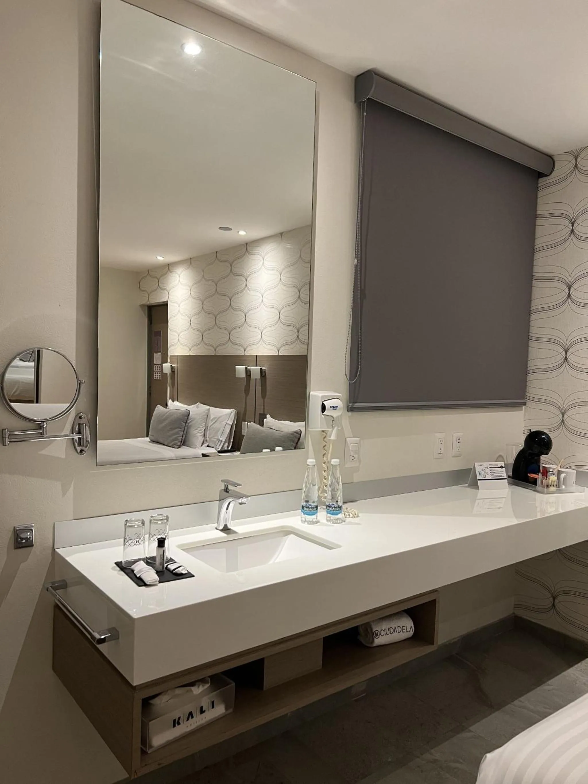 Toilet, Bed in KALI Ciudadela Mexico City