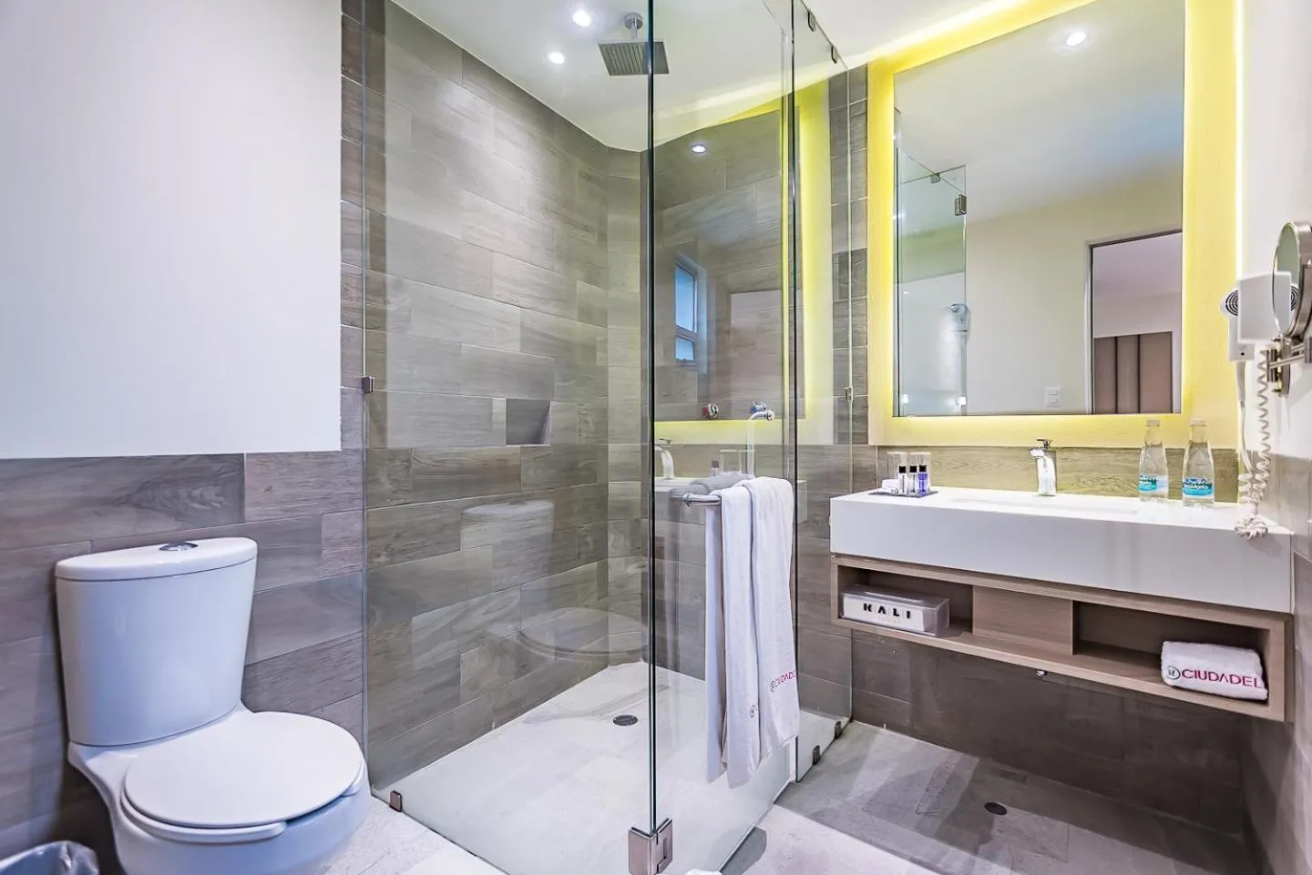 Shower in KALI Ciudadela Mexico City