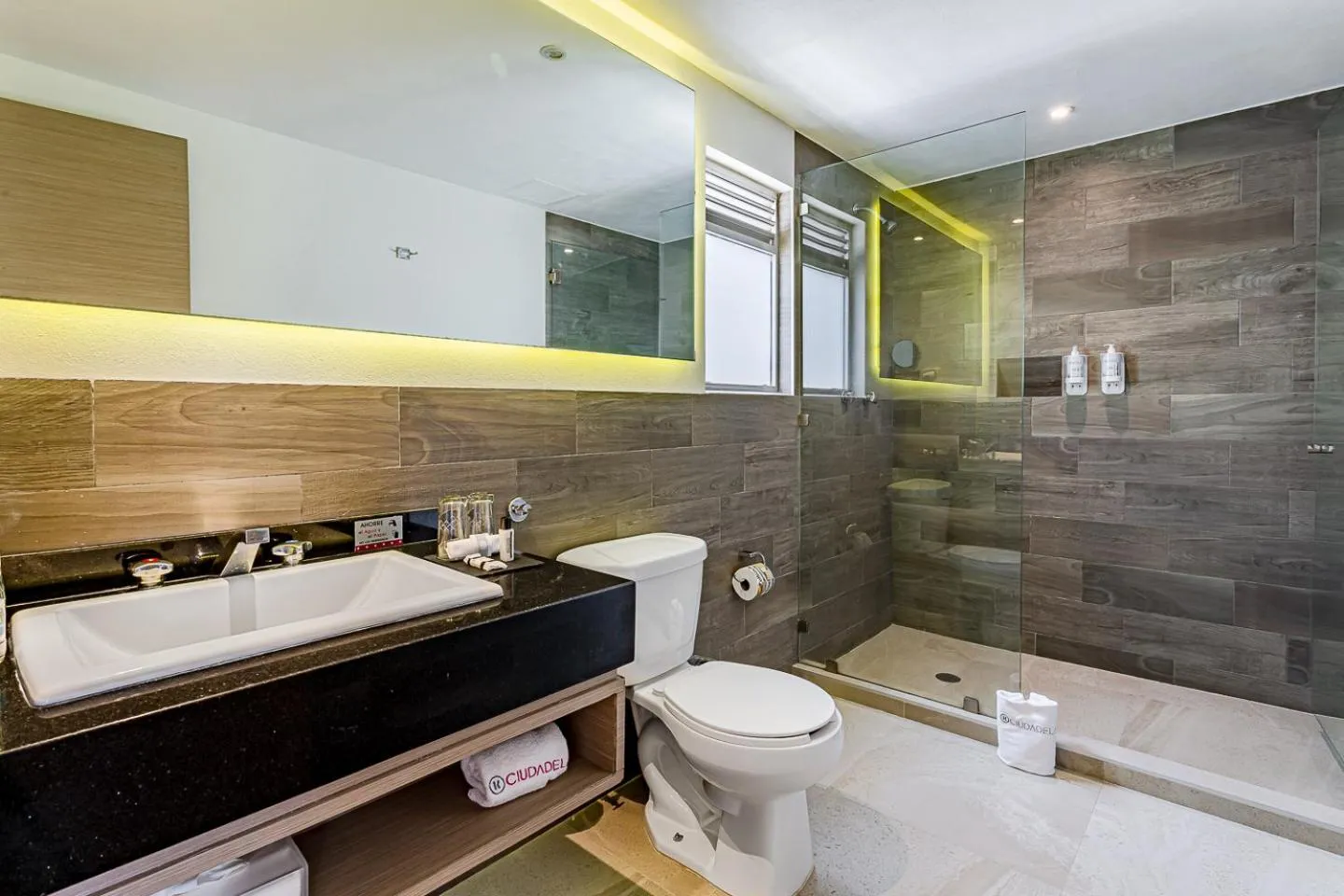 Shower in KALI Ciudadela Mexico City