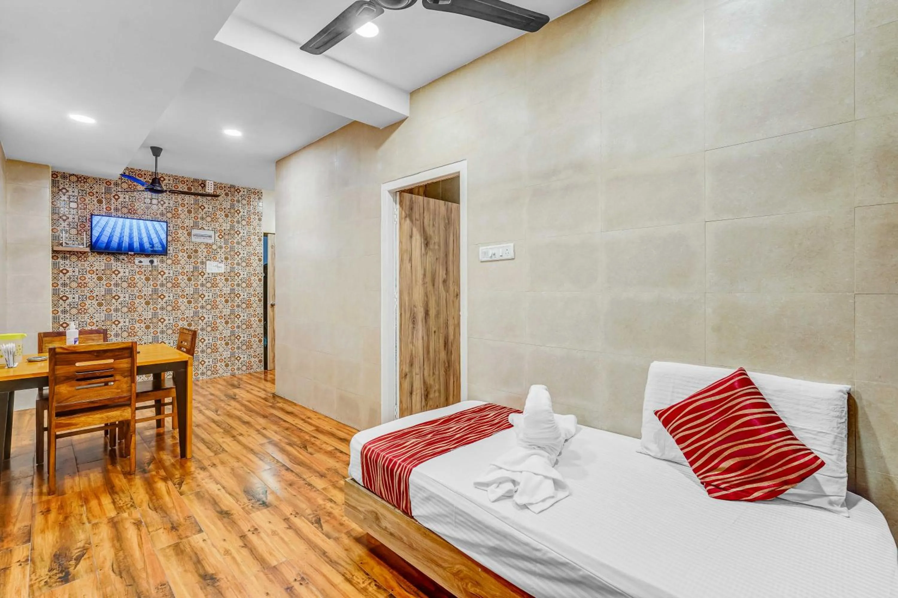 Restaurant/places to eat, Bed in Season 4 Residences - 1BHK furnished apartments (near Apollo Proton, Tidal park)