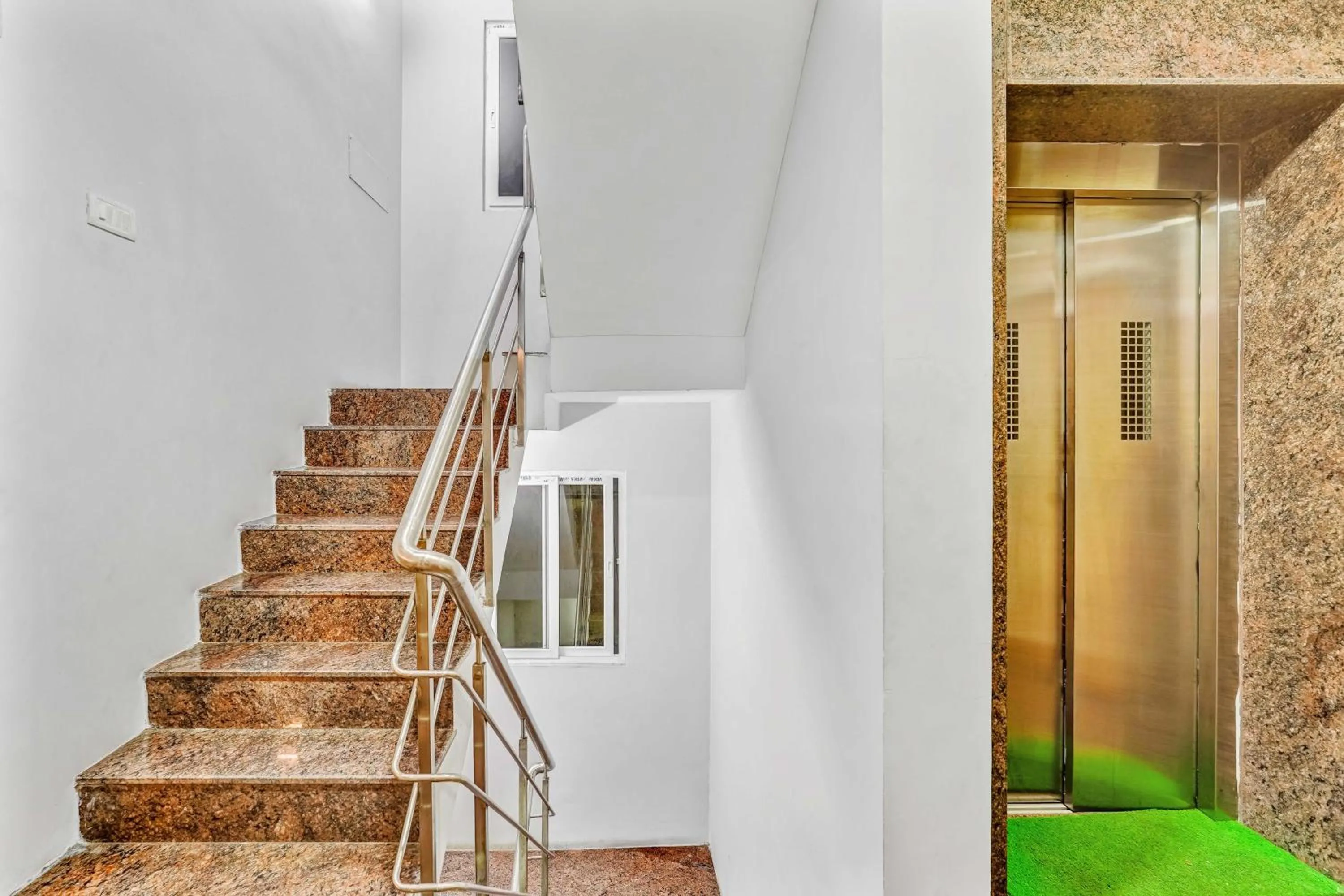 Restaurant/places to eat in Season 4 Residences - 1BHK furnished apartments (near Apollo Proton, Tidal park)