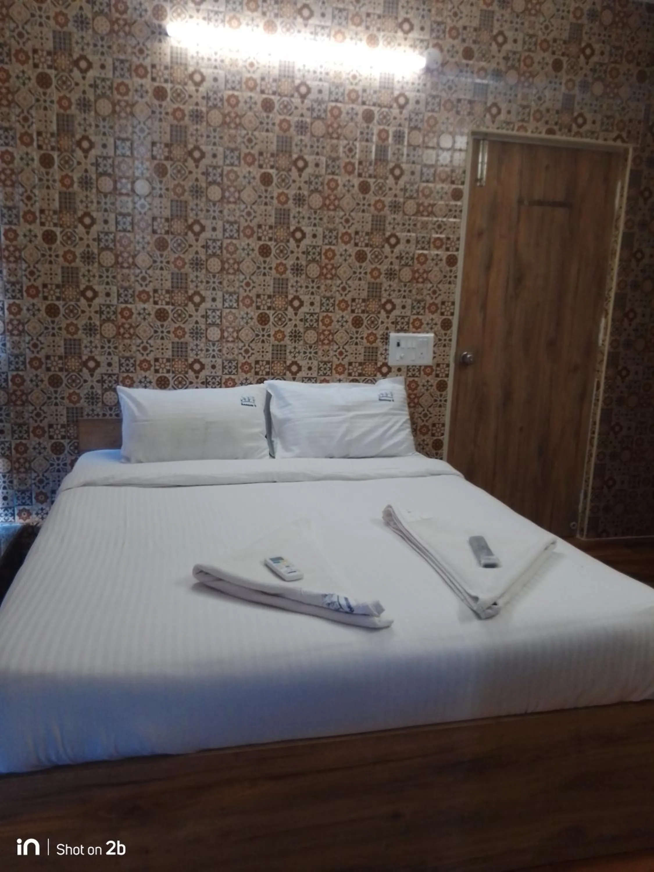 Property building, Bed in Season 4 Residences - 1BHK furnished apartments (near Apollo Proton, Tidal park)