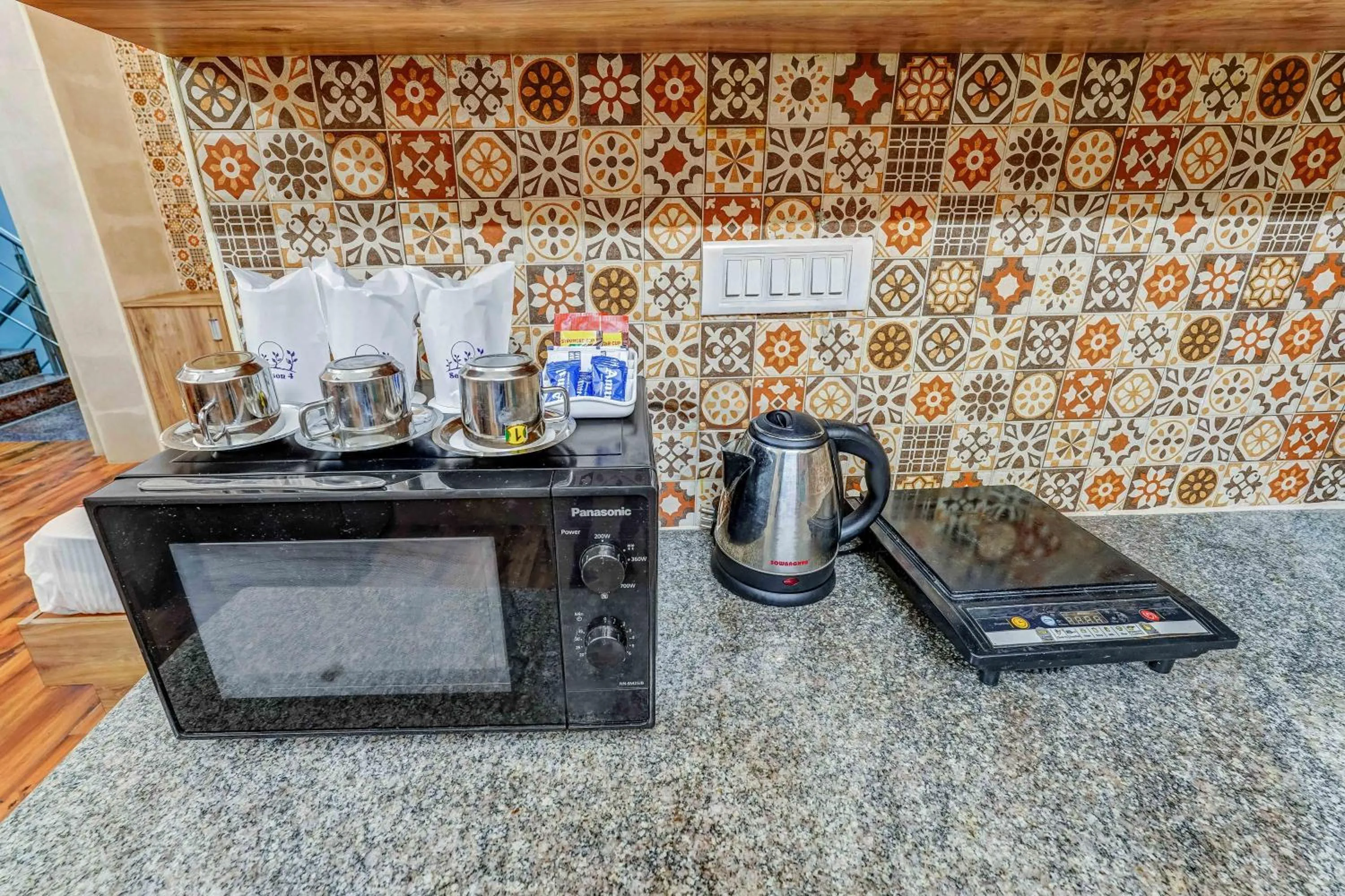 Restaurant/places to eat in Season 4 Residences - 1BHK furnished apartments (near Apollo Proton, Tidal park)