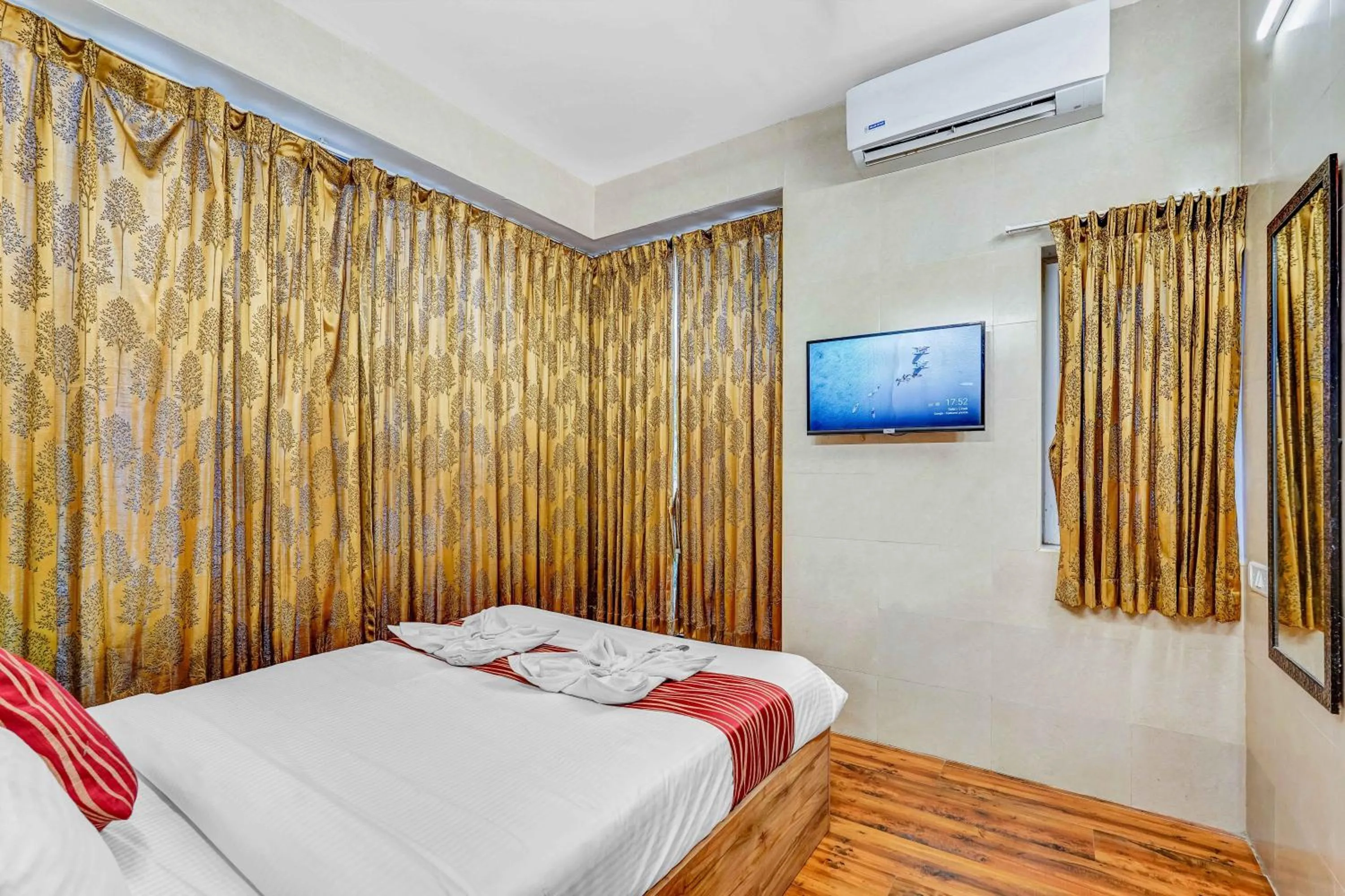 Restaurant/places to eat, Bed in Season 4 Residences - 1BHK furnished apartments (near Apollo Proton, Tidal park)