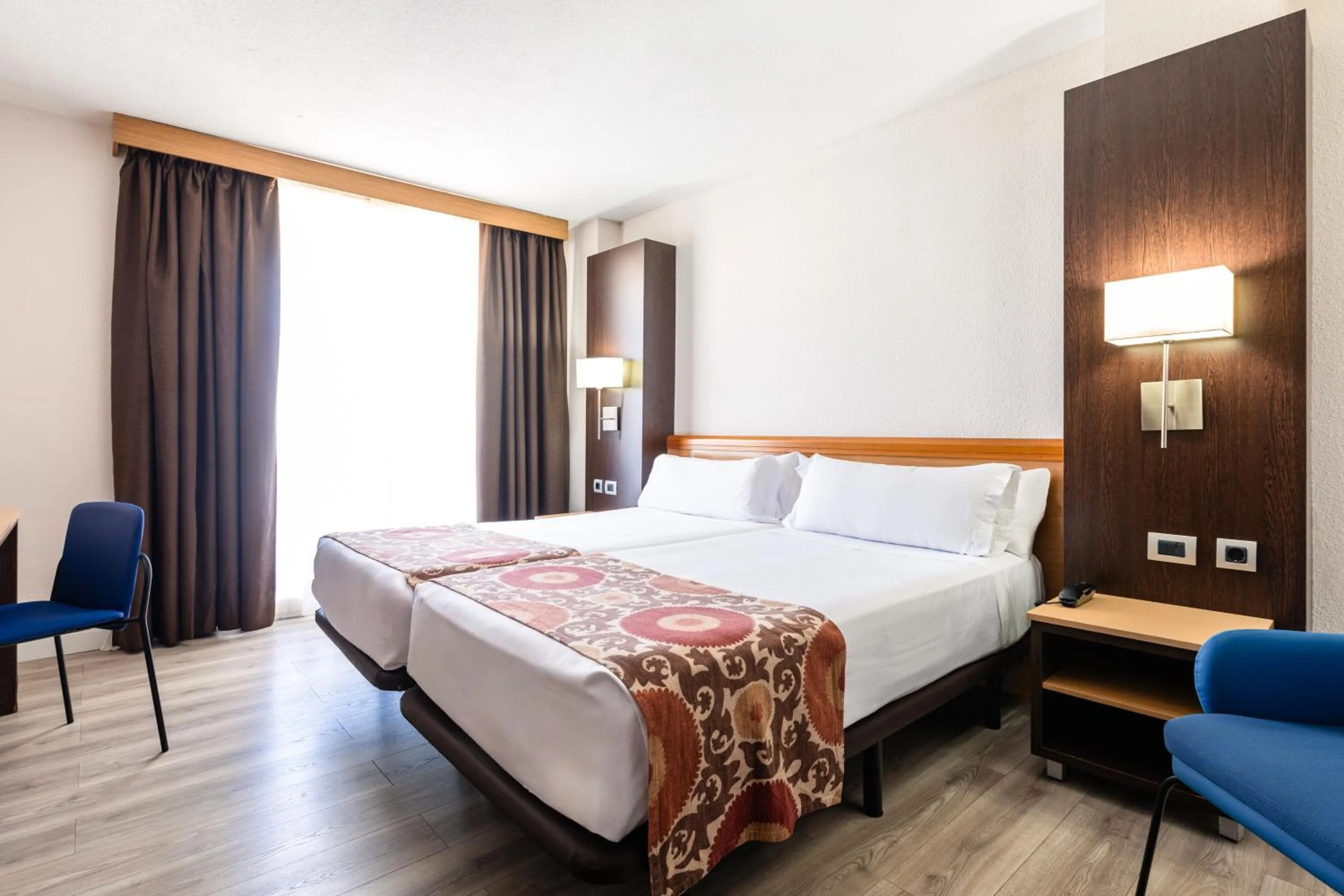 Bed in Catalonia Oro Negro