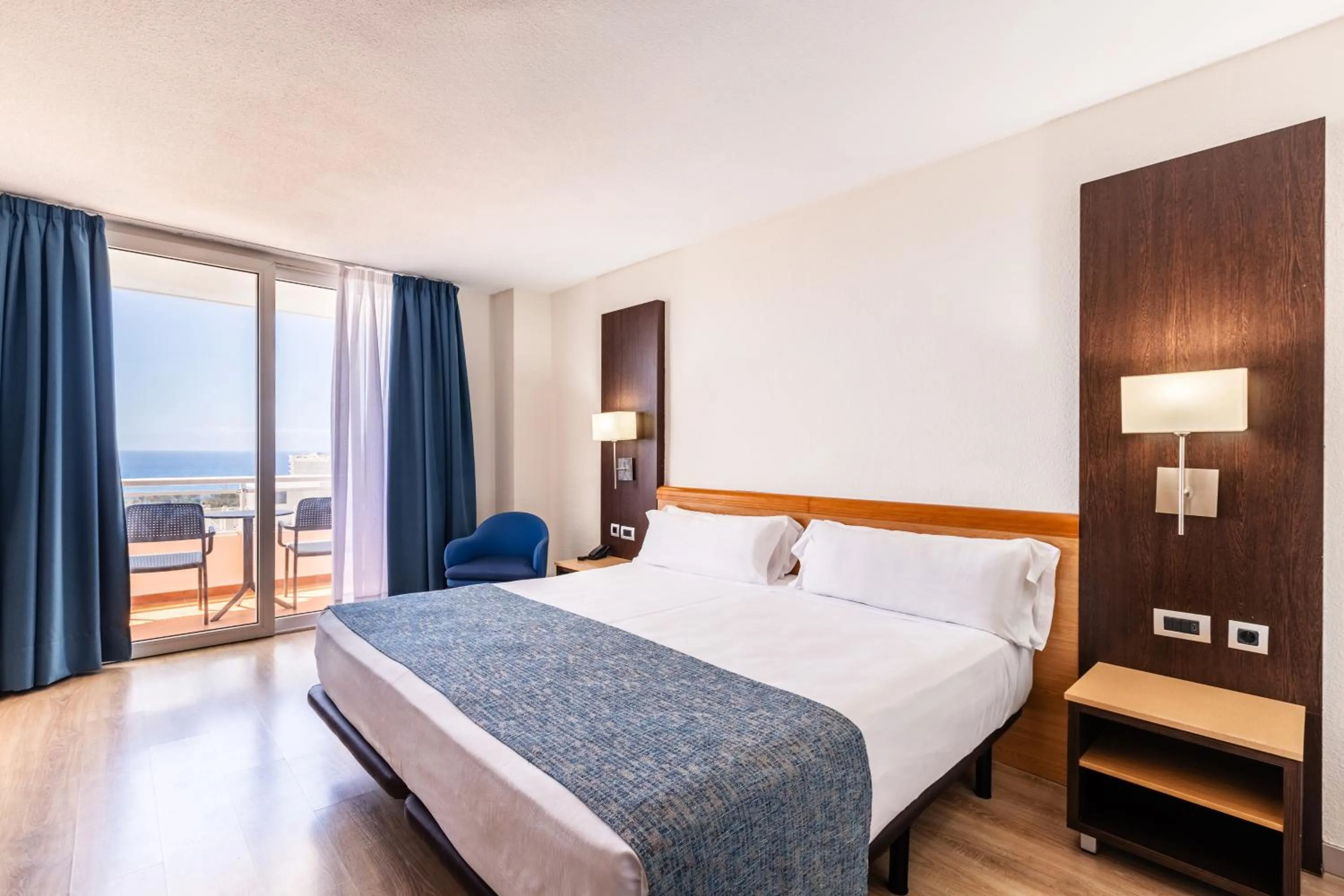 Bed in Catalonia Oro Negro