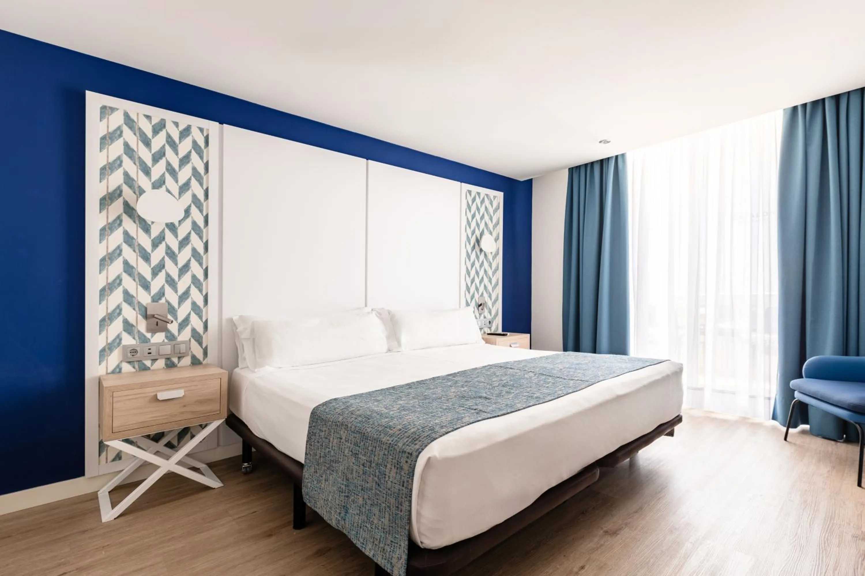 Bed in Catalonia Oro Negro