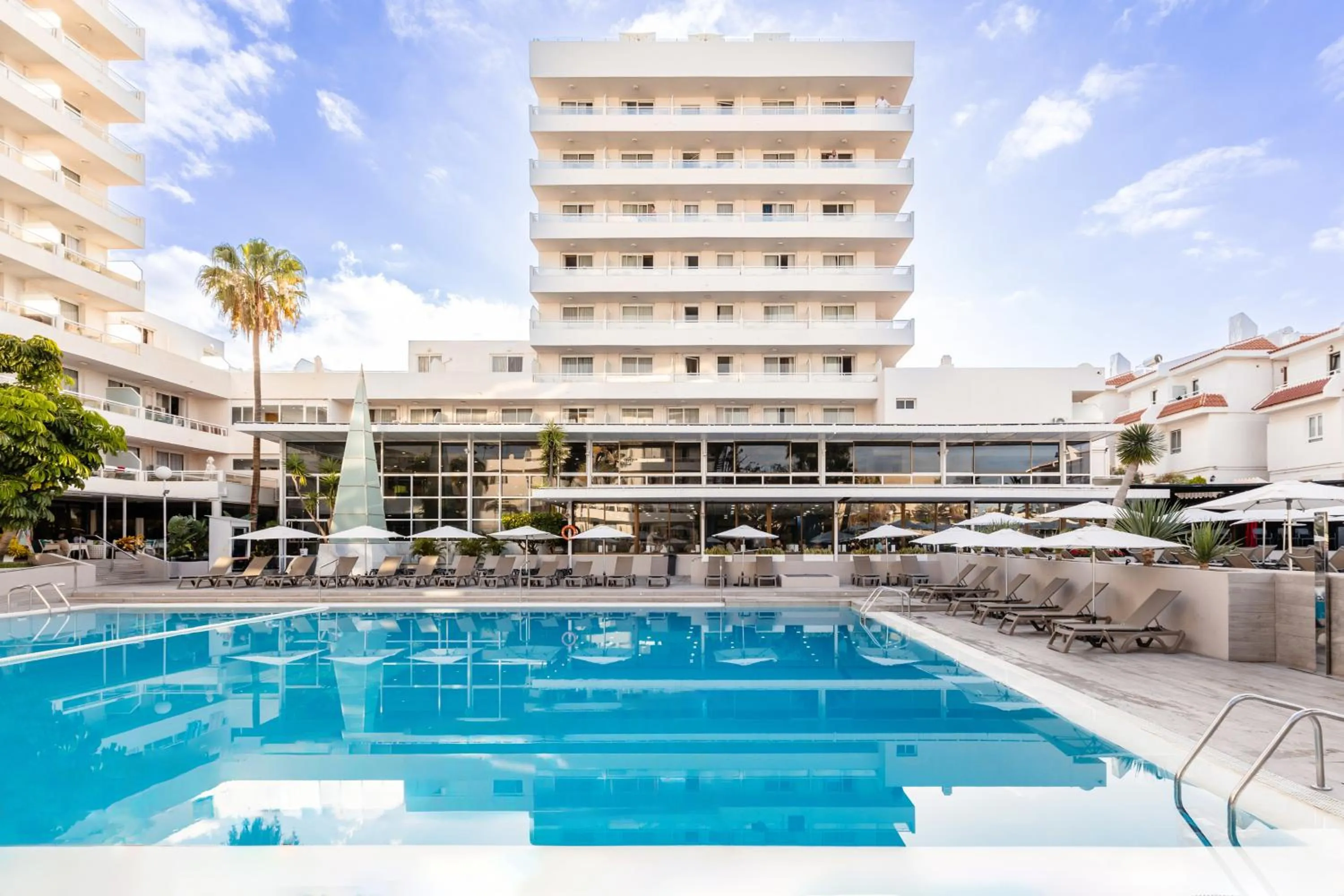 Property building in Catalonia Oro Negro