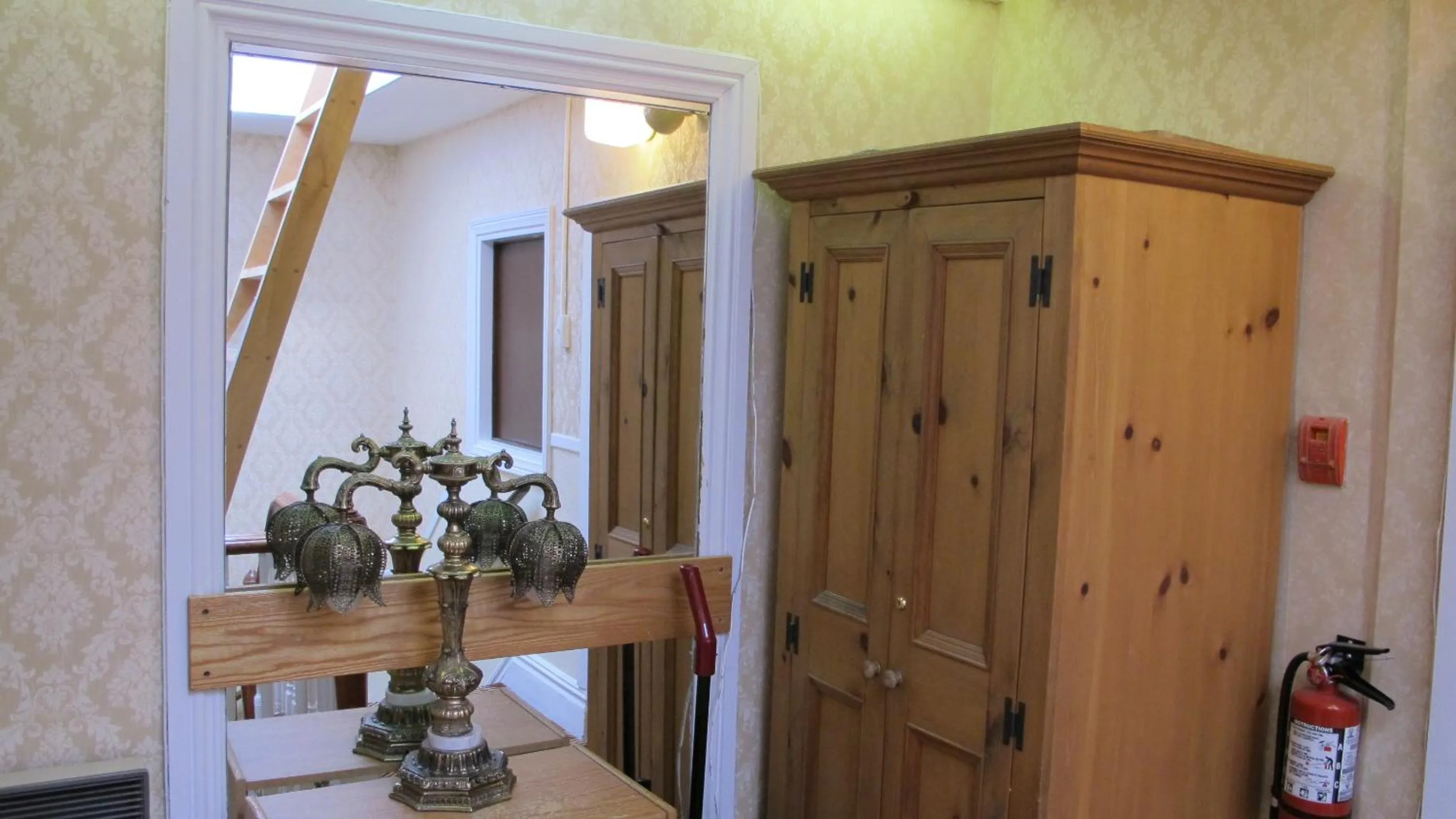 Lobby or reception in Au Petit Hôtel