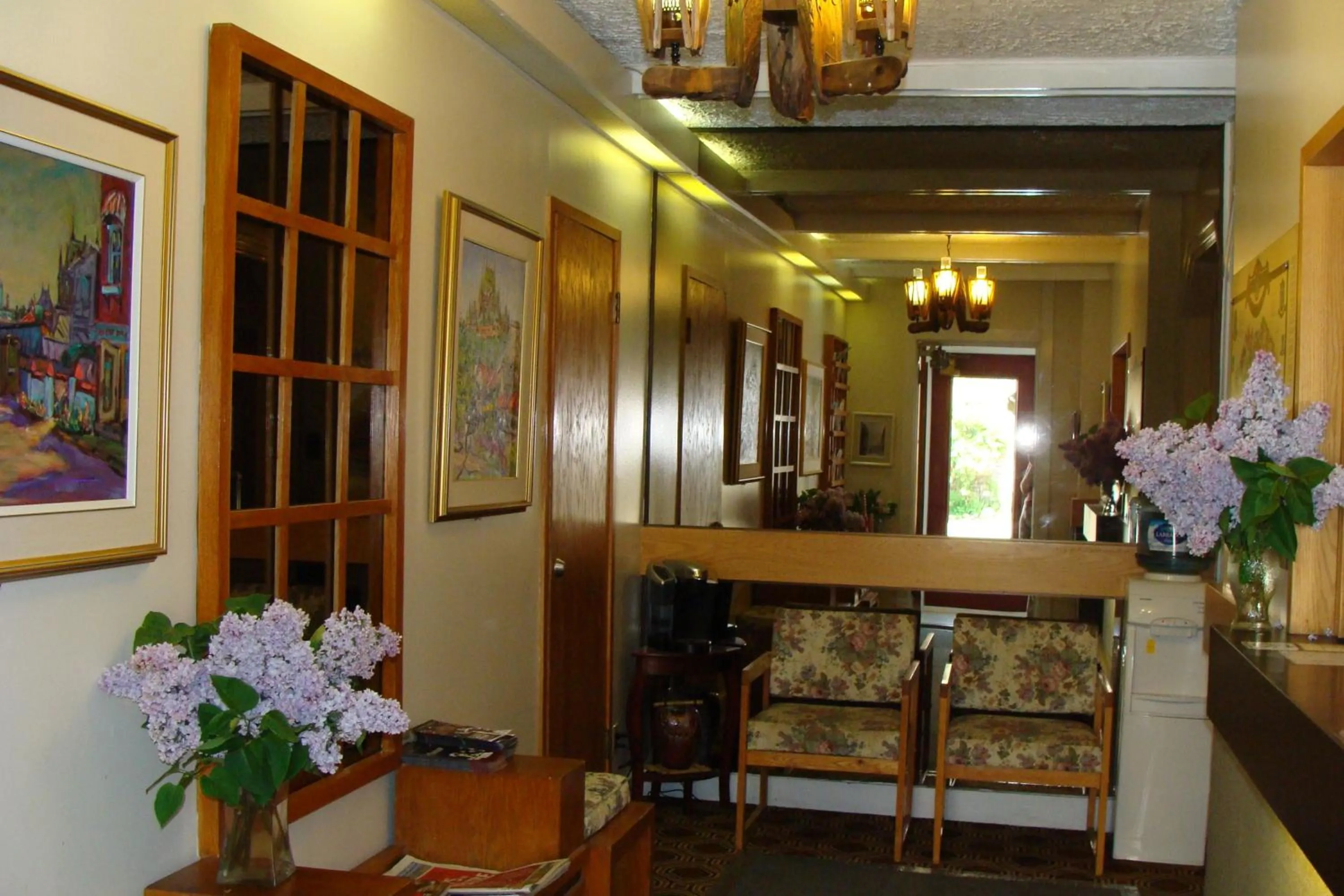 Lobby or reception in Au Petit Hôtel