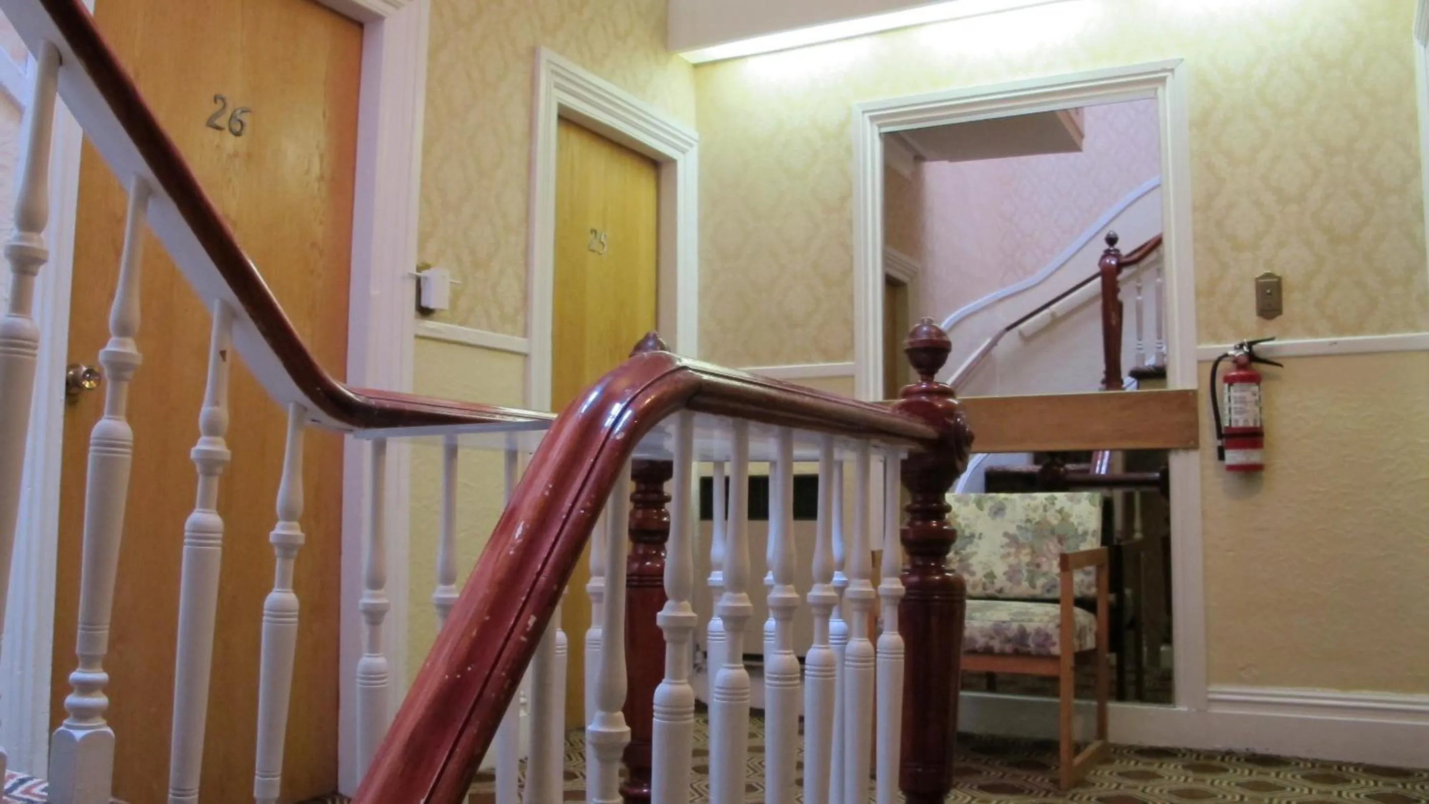 Decorative detail in Au Petit Hôtel